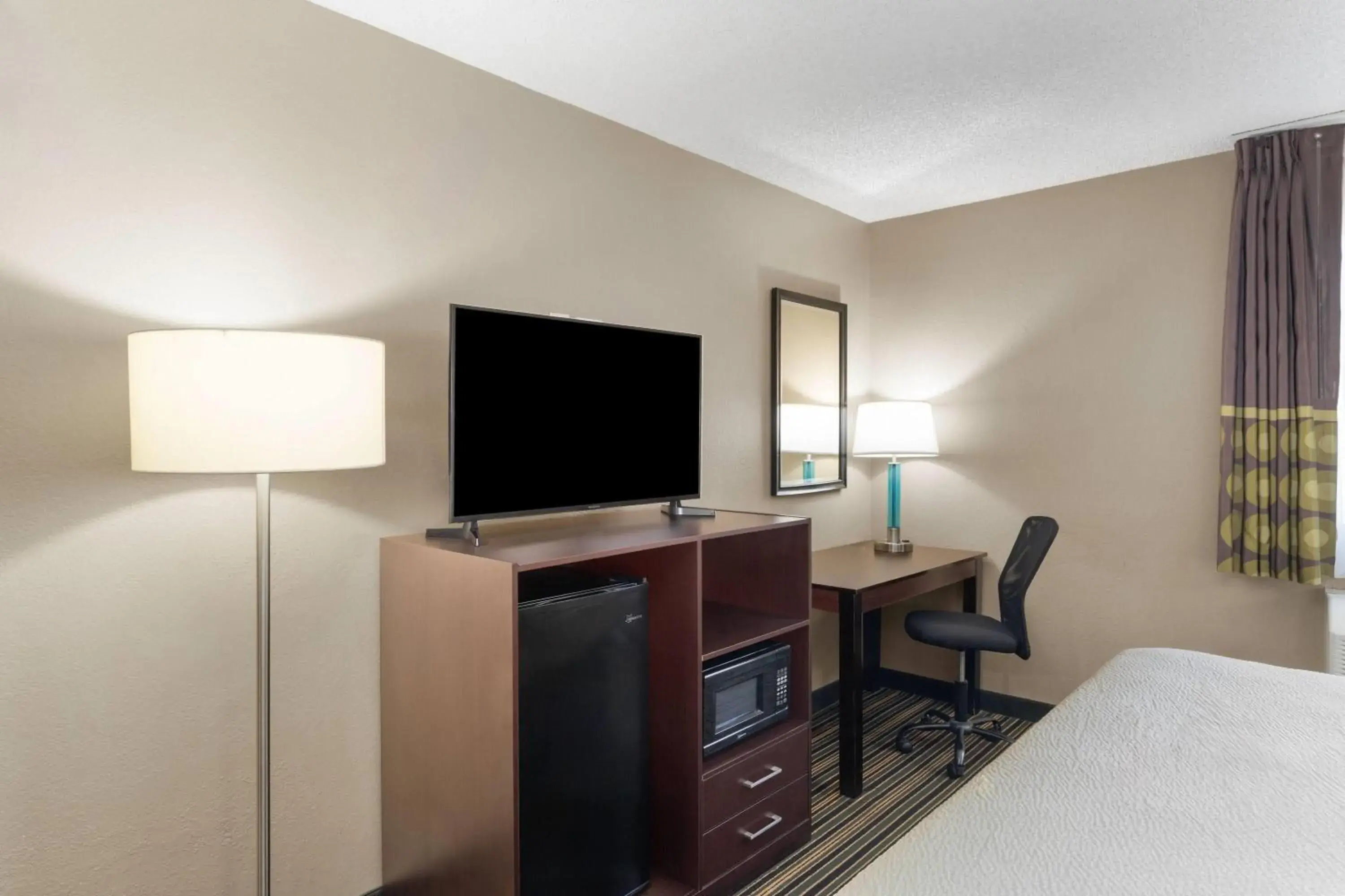 Photo of the whole room, Bed in Super 8 by Wyndham Casa Grande Photo of the whole room, Bed in Super 8 by Wyndham Casa Grande