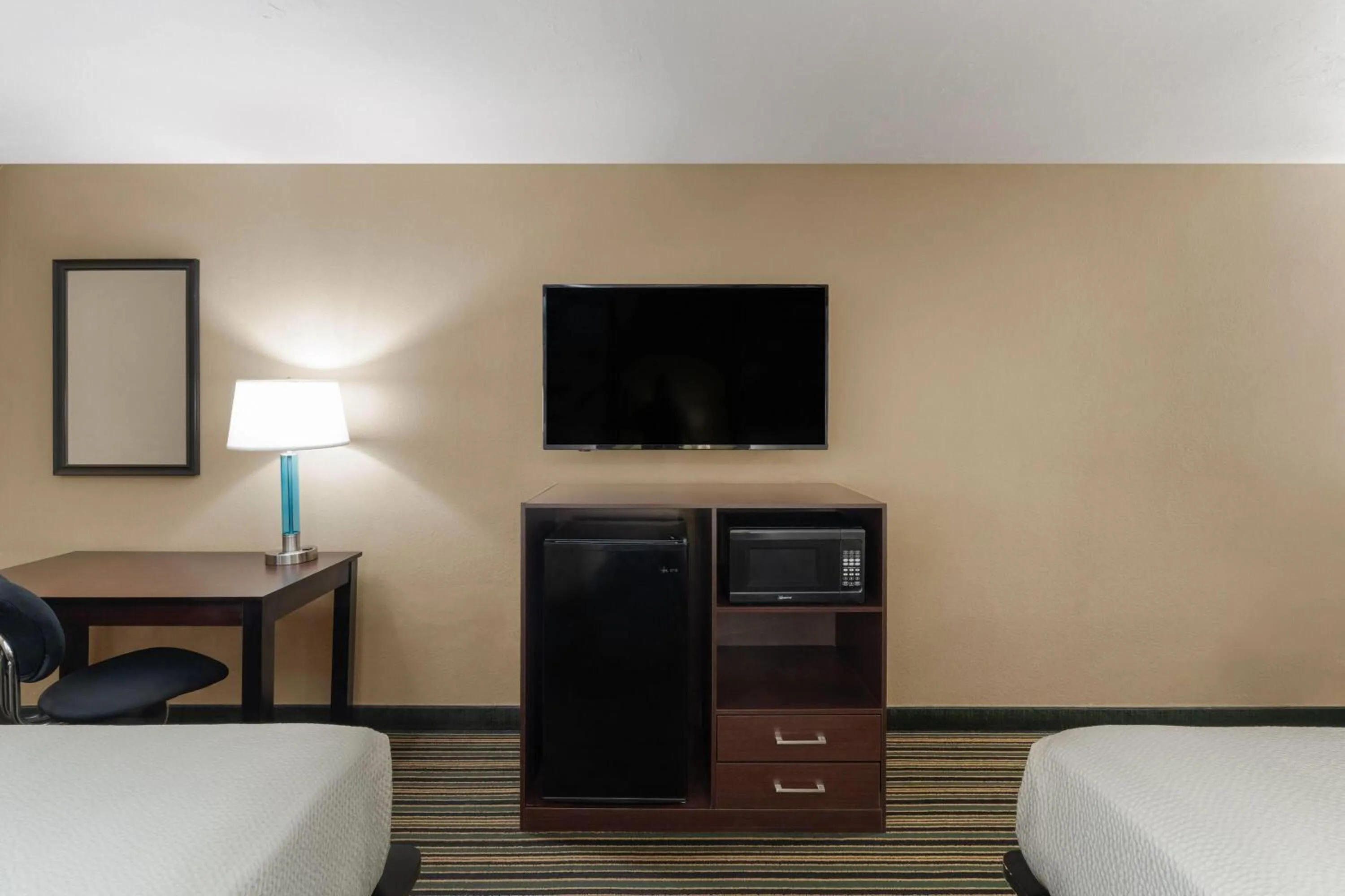 Photo of the whole room, Bed in Super 8 by Wyndham Casa Grande