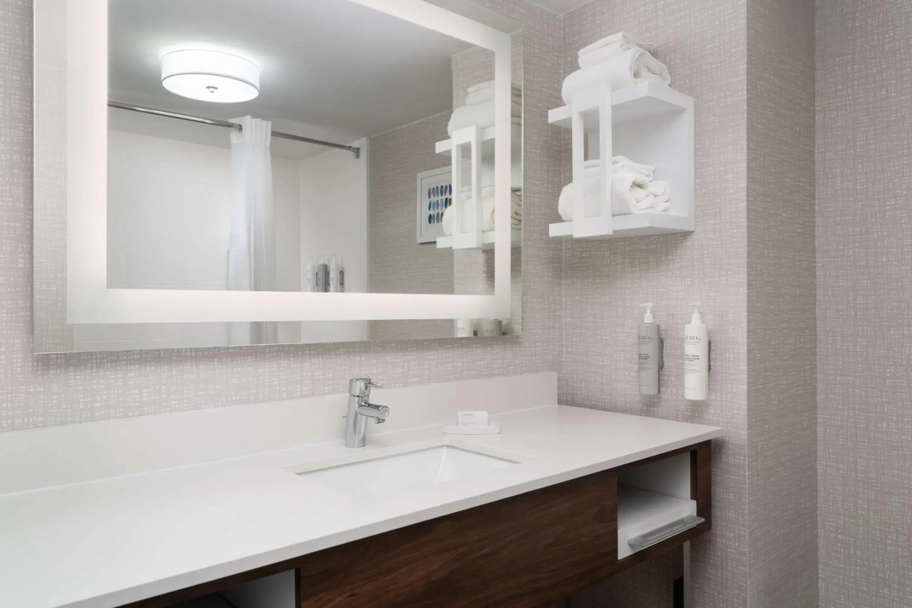 Queen Room with Two Queen Beds - Hearing Accessible/Non-Smoking in Hampton Inn Roanoke/Hollins - I-81 Queen Room with Two Queen Beds - Hearing Accessible/Non-Smoking in Hampton Inn Roanoke/Hollins - I-81