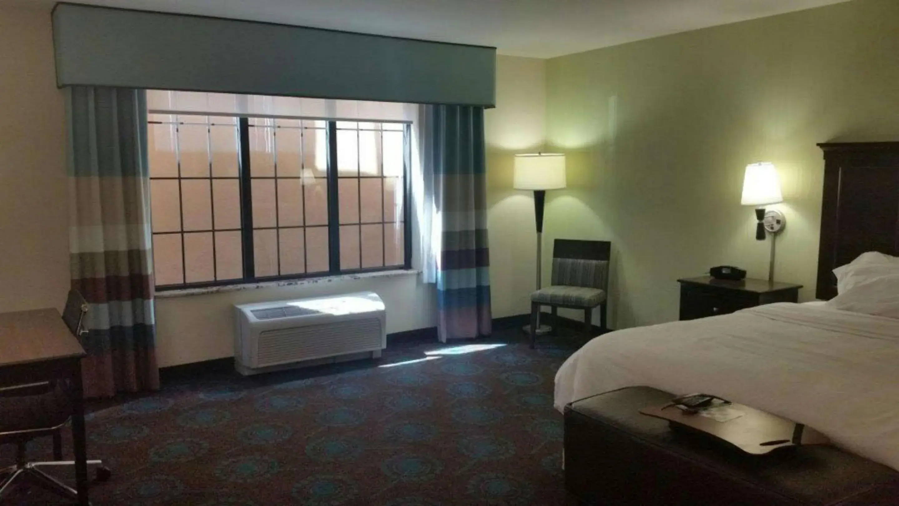 Bed in Hampton Inn and Suites St. Cloud Bed in Hampton Inn and Suites St. Cloud