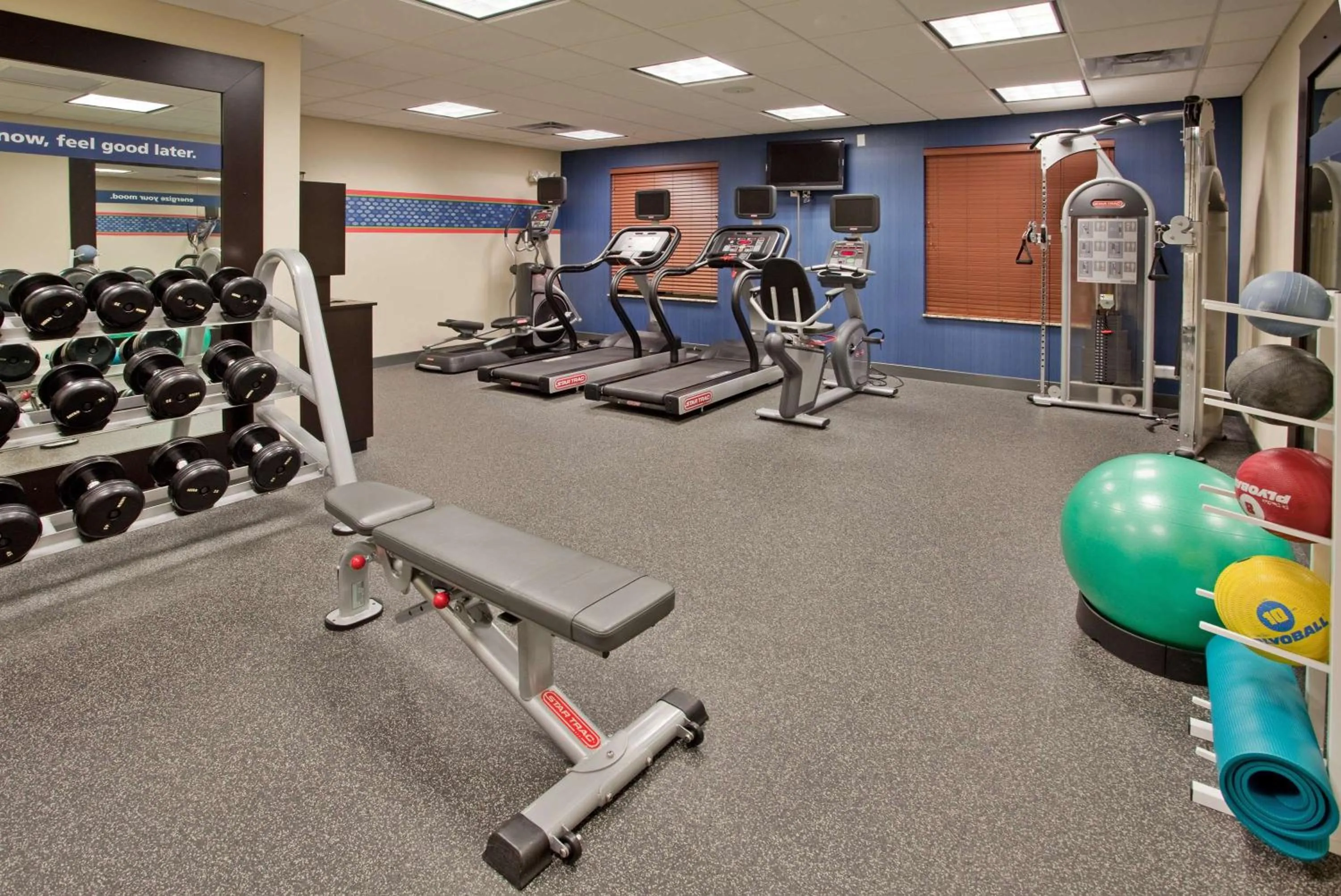 Fitness centre/facilities in Hampton Inn and Suites St. Cloud