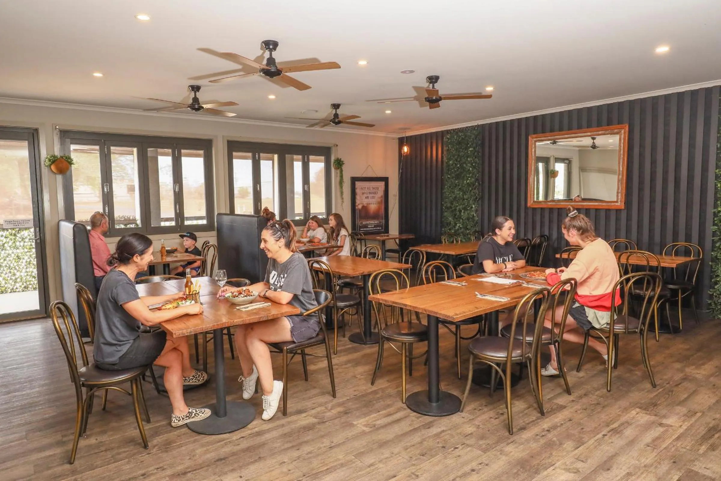 Food and drinks in Robinvale Bridge Motel