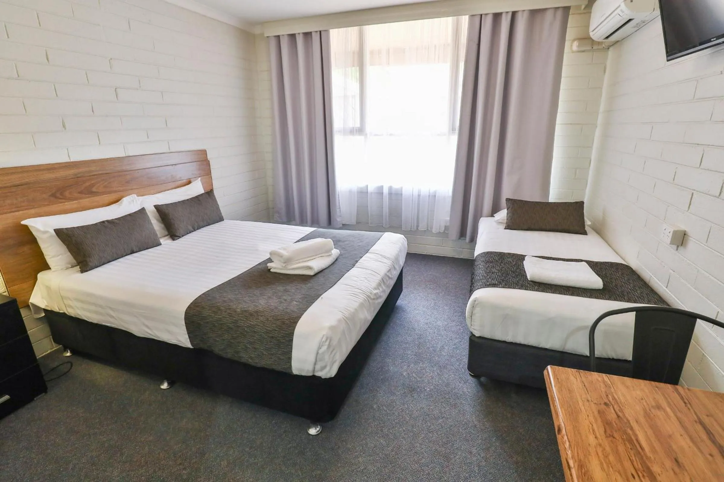 Bed in Robinvale Bridge Motel