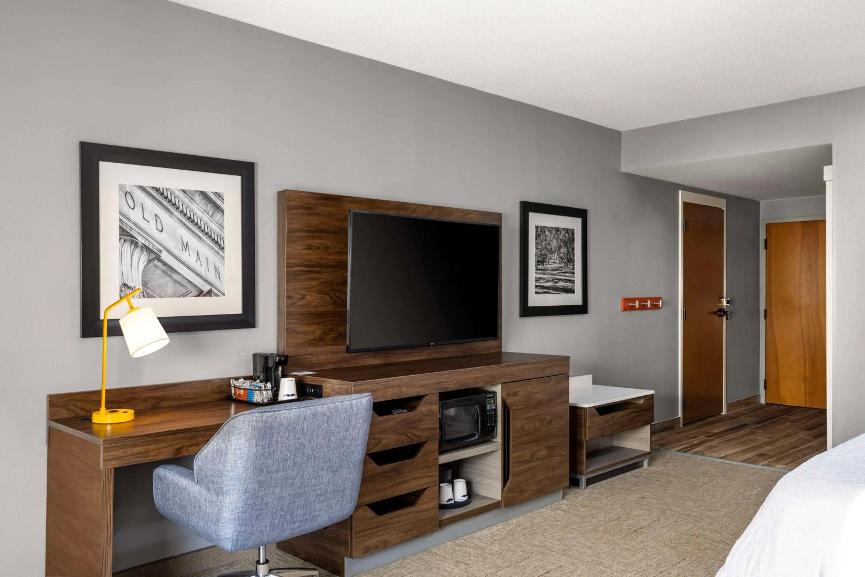 Bedroom, Bed in Hampton Inn & Suites State College at Williamsburg Square