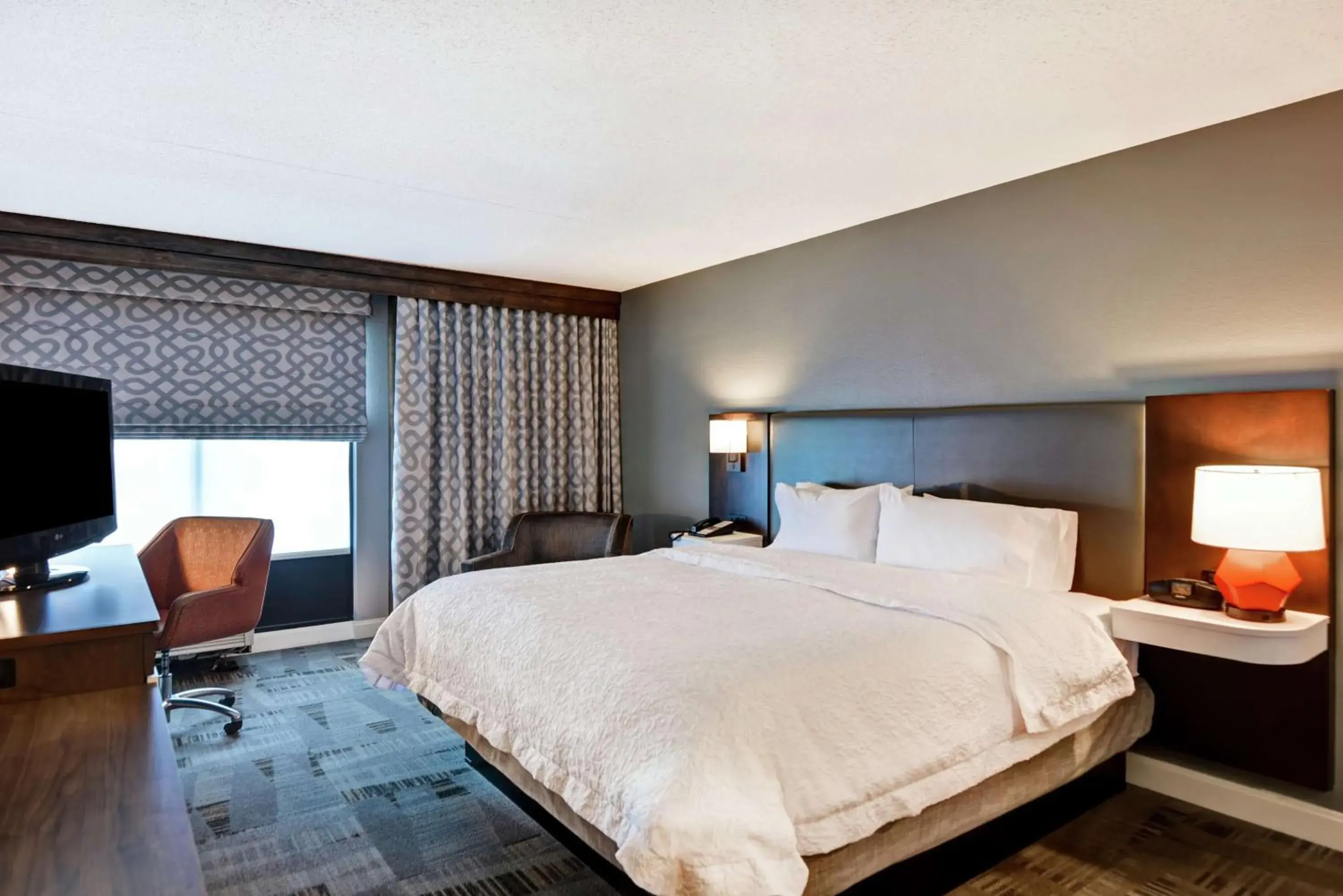 Bed in Hampton Inn Cincinnati Airport South Bed in Hampton Inn Cincinnati Airport South