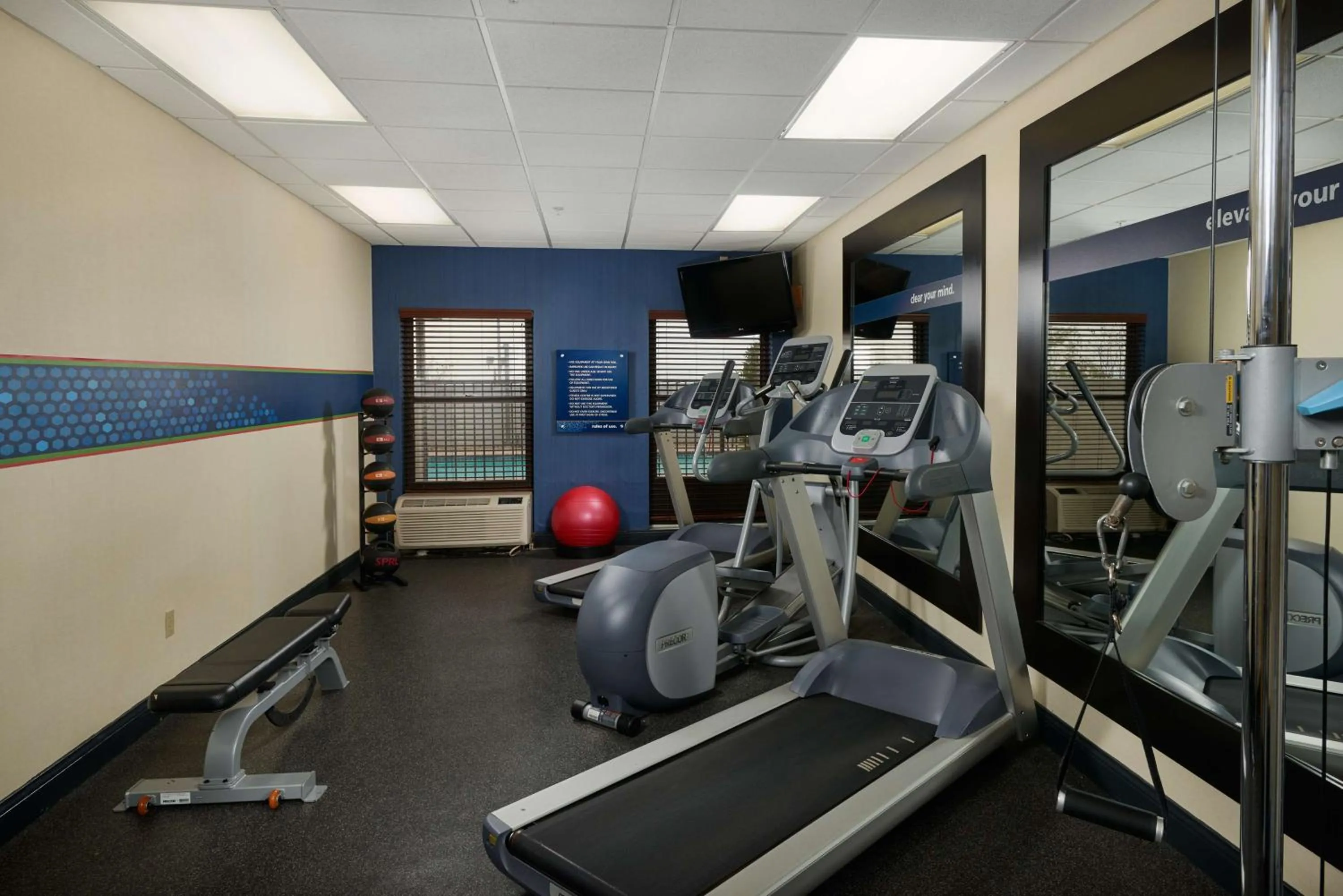 Fitness centre/facilities in Hampton Inn Eagle Pass