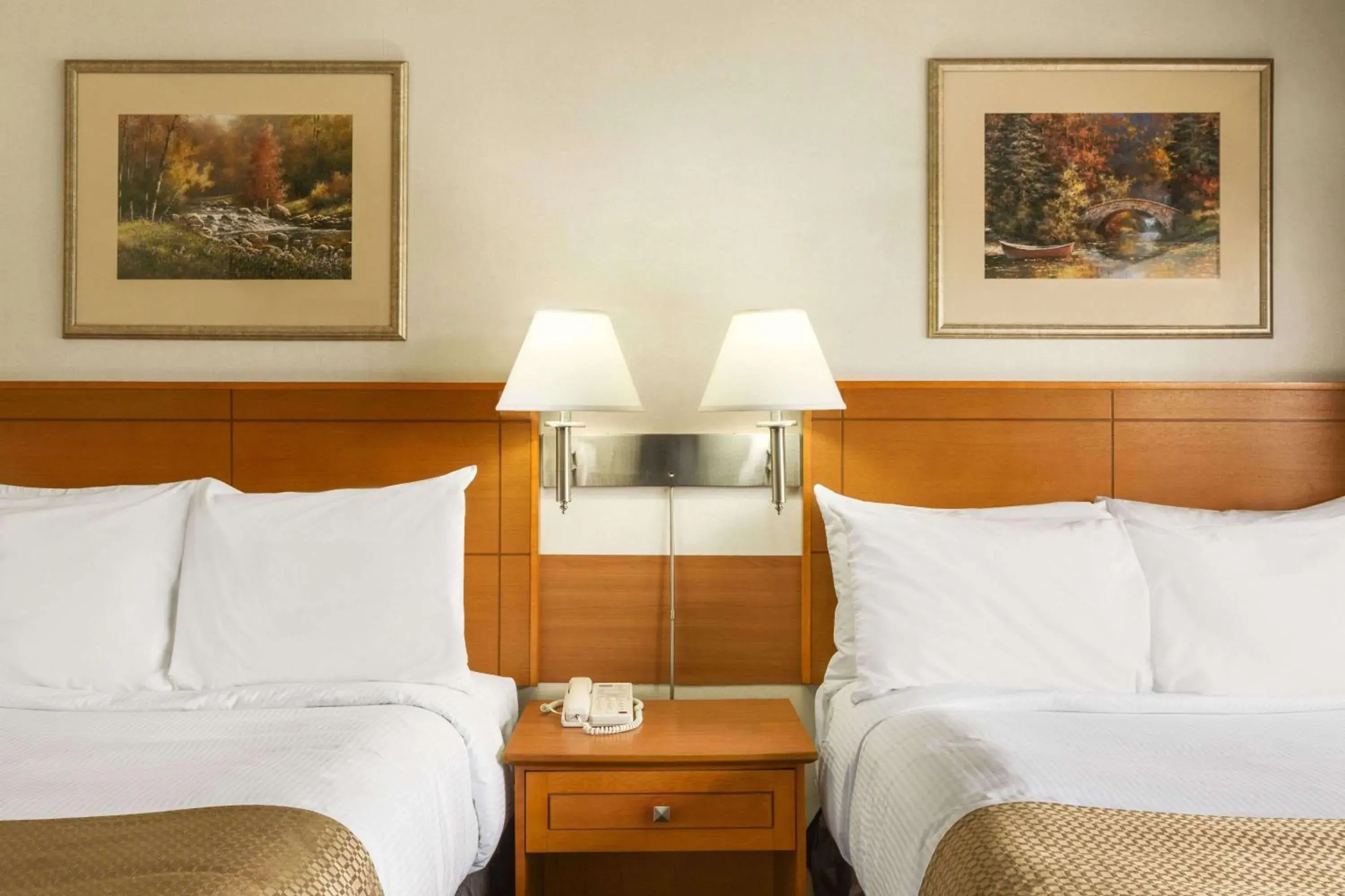 Photo of the whole room, Bed in Travelodge by Wyndham Edmonton East Photo of the whole room, Bed in Travelodge by Wyndham Edmonton East