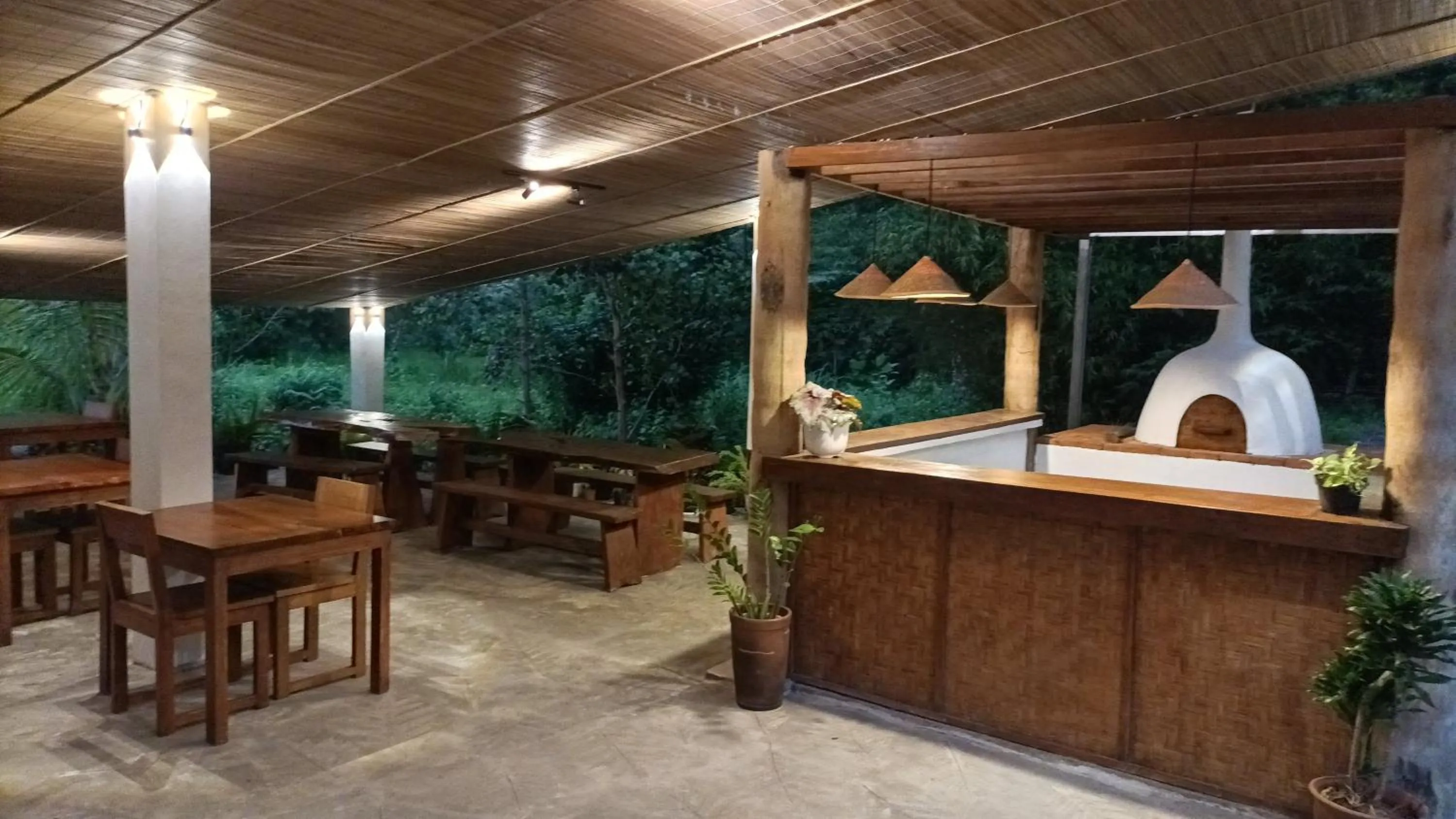 Restaurant/places to eat in Thalassa Dive Resort Lembeh