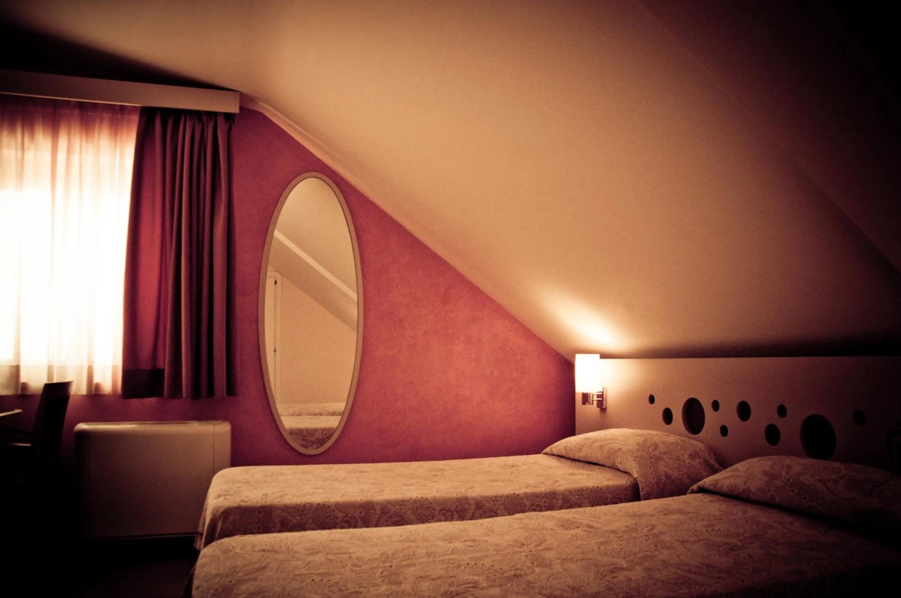 Photo of the whole room, Bed in Aerhotel Phelipe