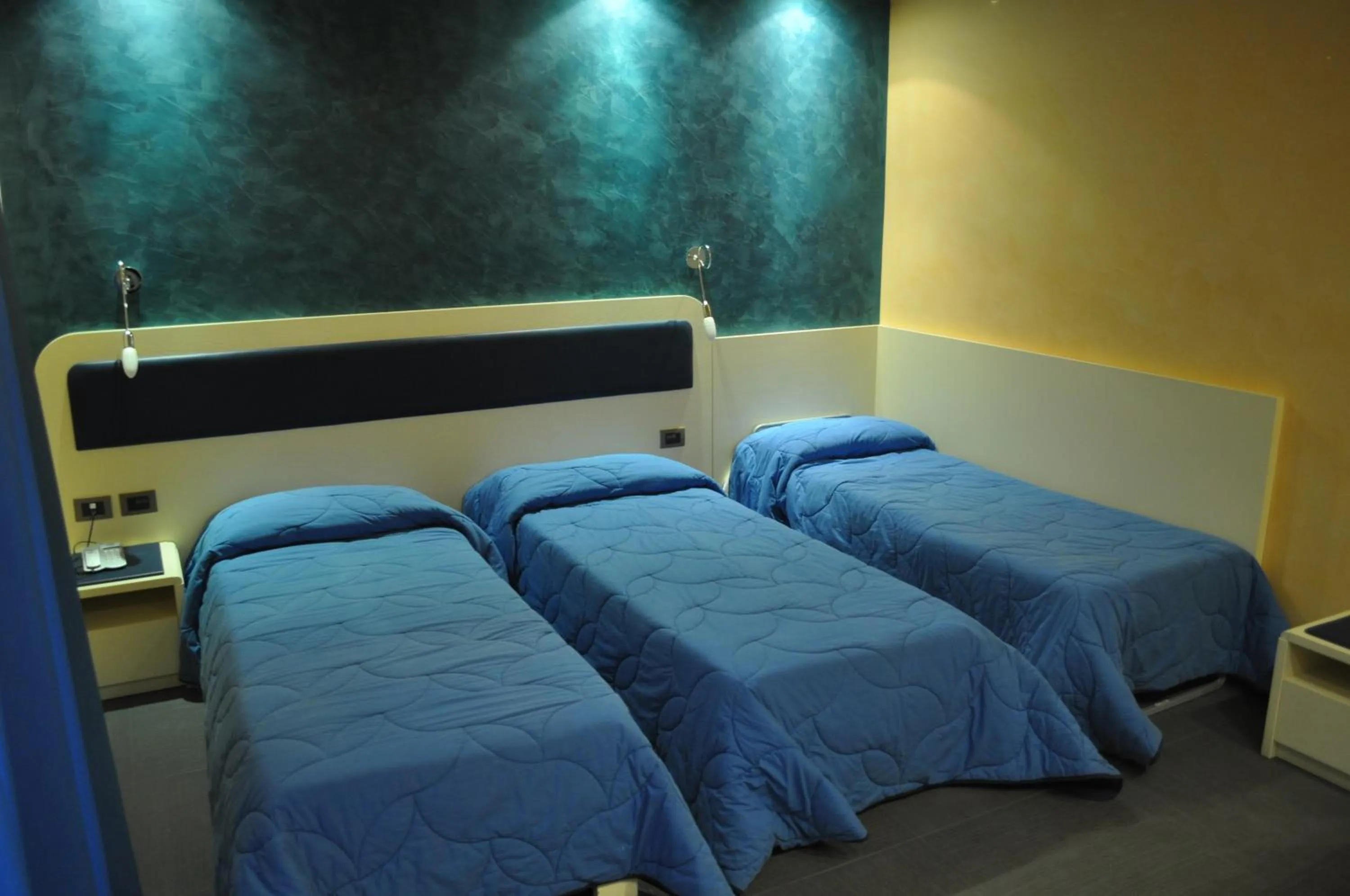 Photo of the whole room, Bed in Aerhotel Phelipe