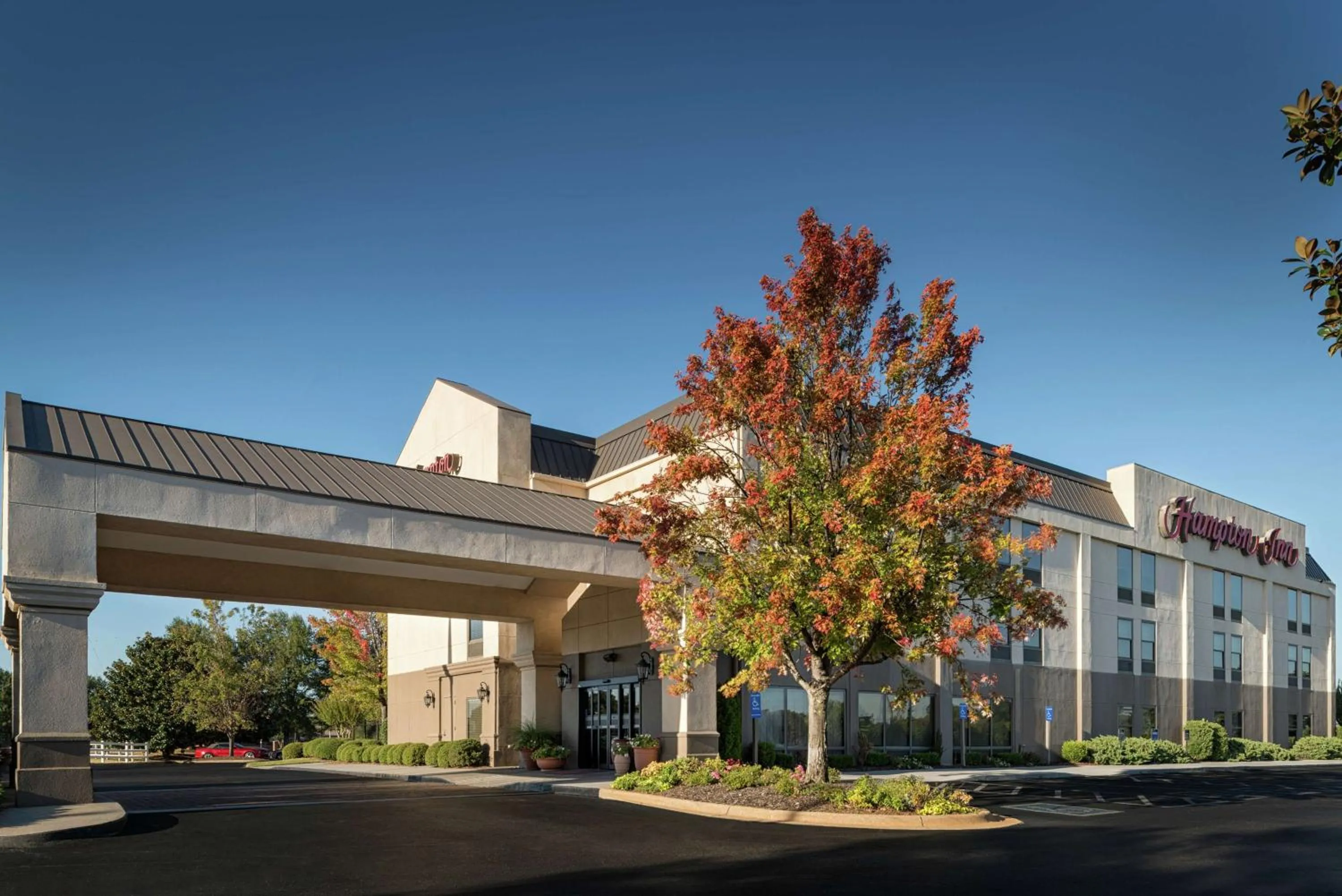 Property building in Hampton Inn Tuscaloosa-University