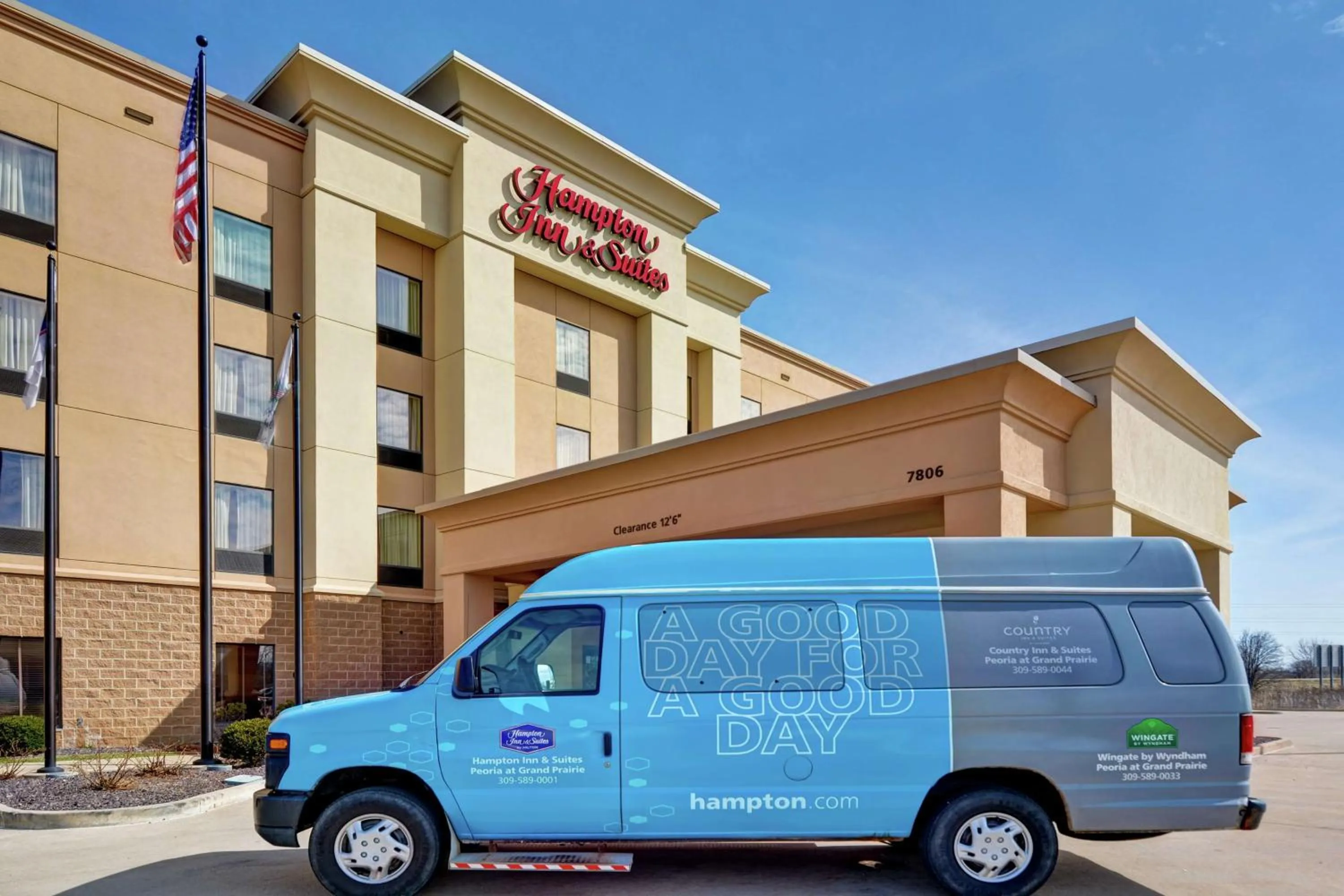 Property building in Hampton Inn and Suites Peoria at Grand Prairie