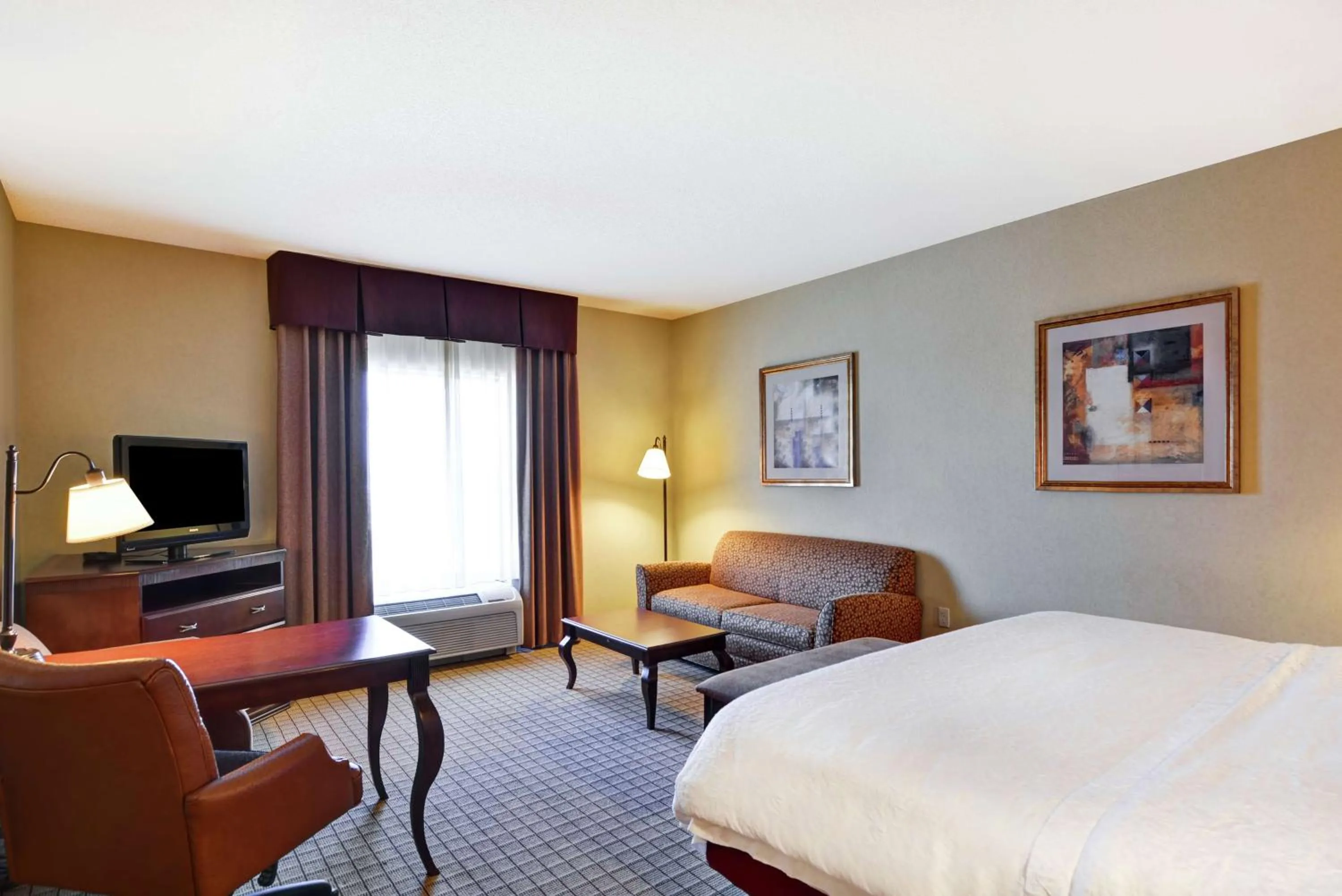 Bedroom, Bed in Hampton Inn and Suites Peoria at Grand Prairie