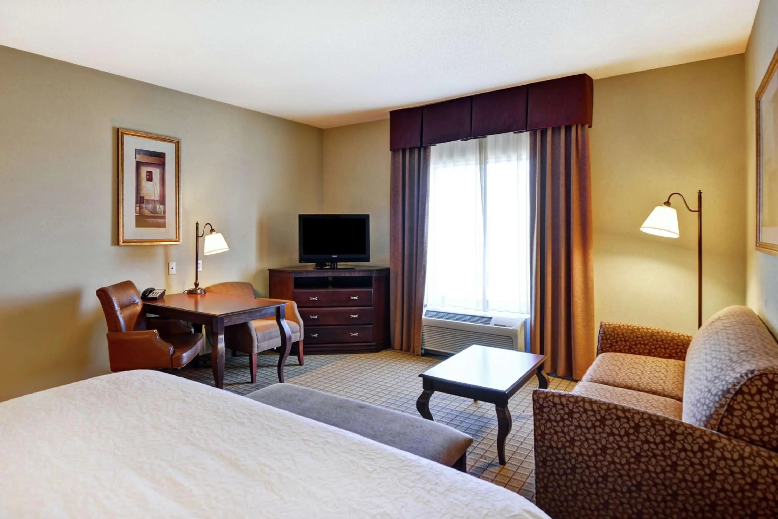 Bedroom, Bed in Hampton Inn and Suites Peoria at Grand Prairie