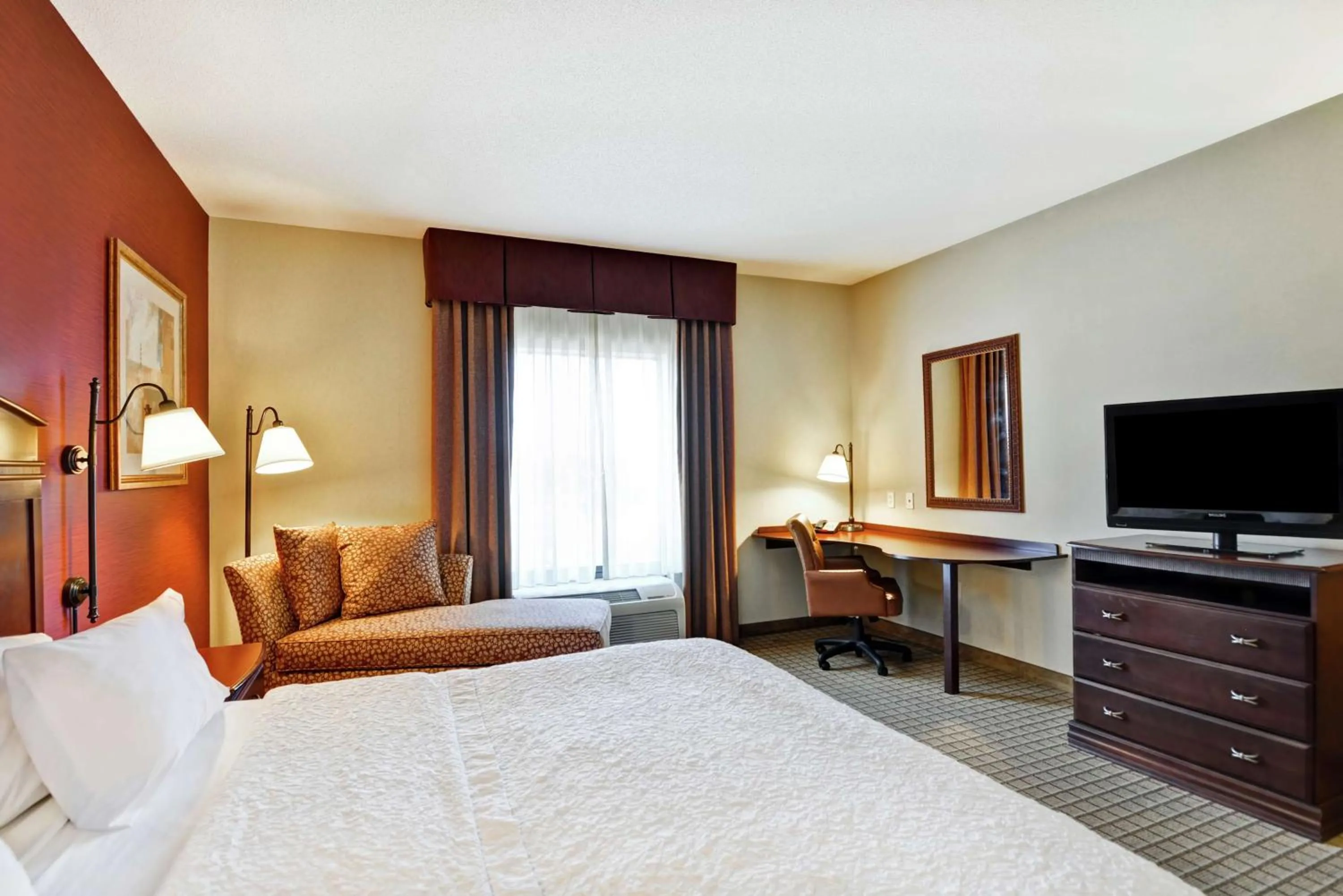 Bedroom, Bed in Hampton Inn and Suites Peoria at Grand Prairie