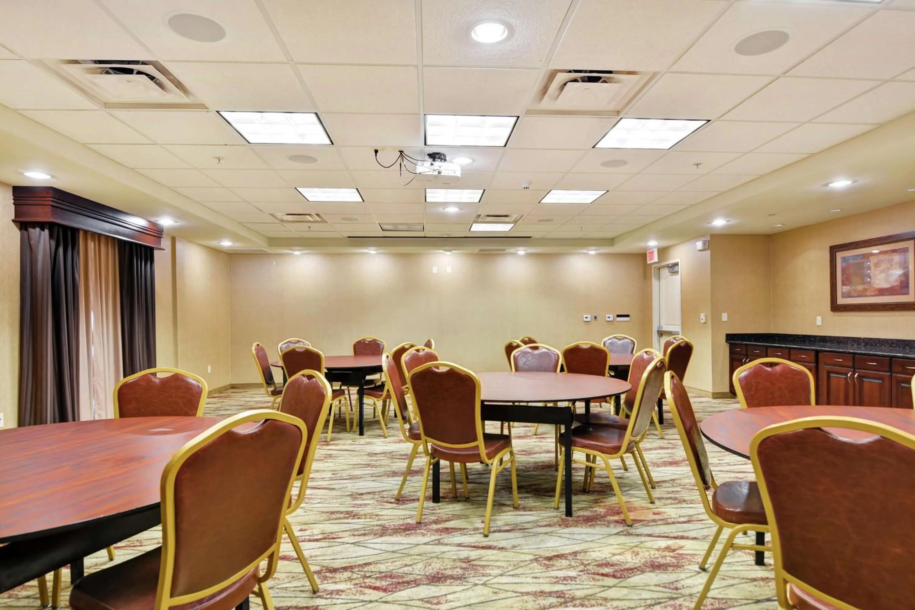 Meeting/conference room in Hampton Inn and Suites Peoria at Grand Prairie