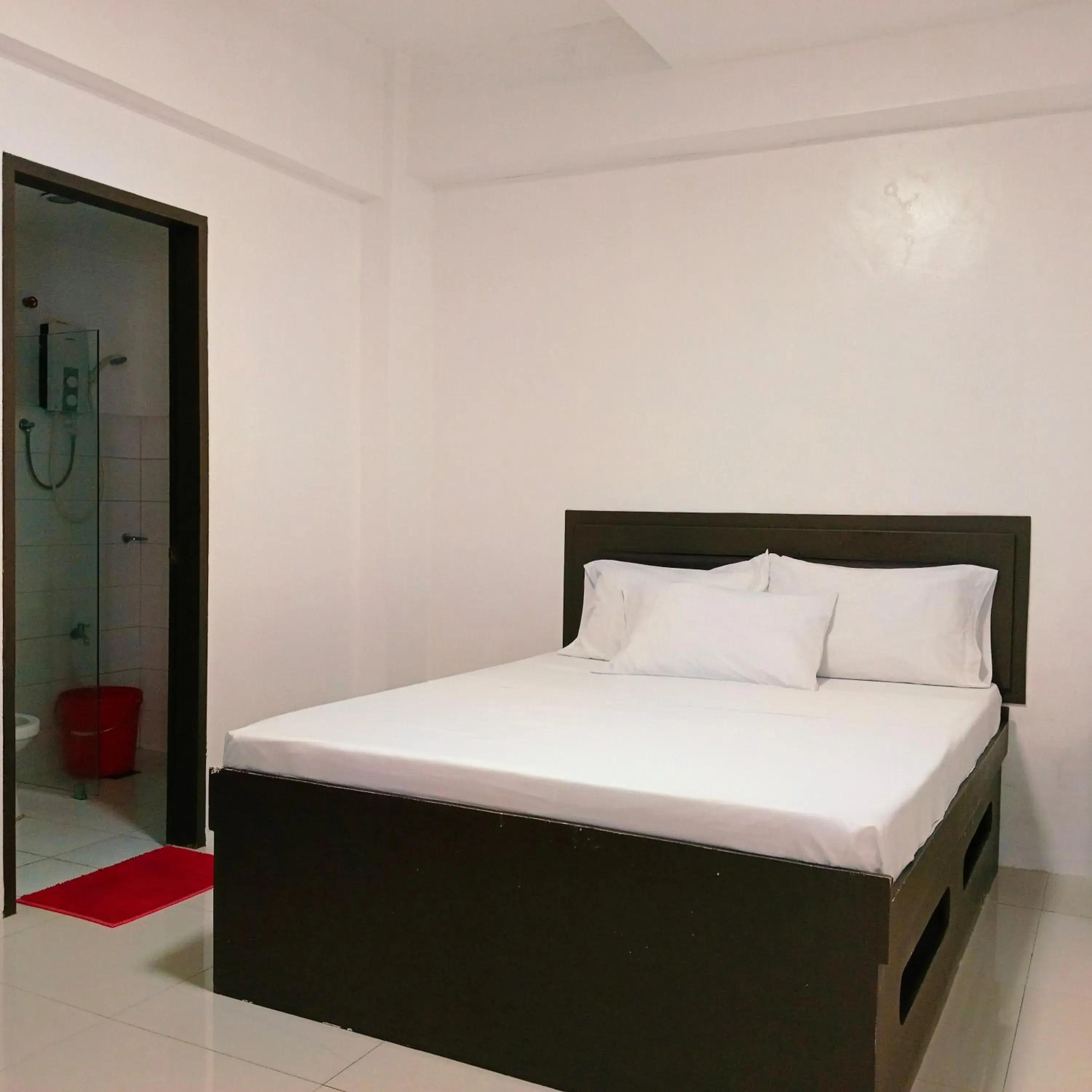 Bedroom, Bed in The Strand Suites and Dormitel Bedroom, Bed in The Strand Suites and Dormitel