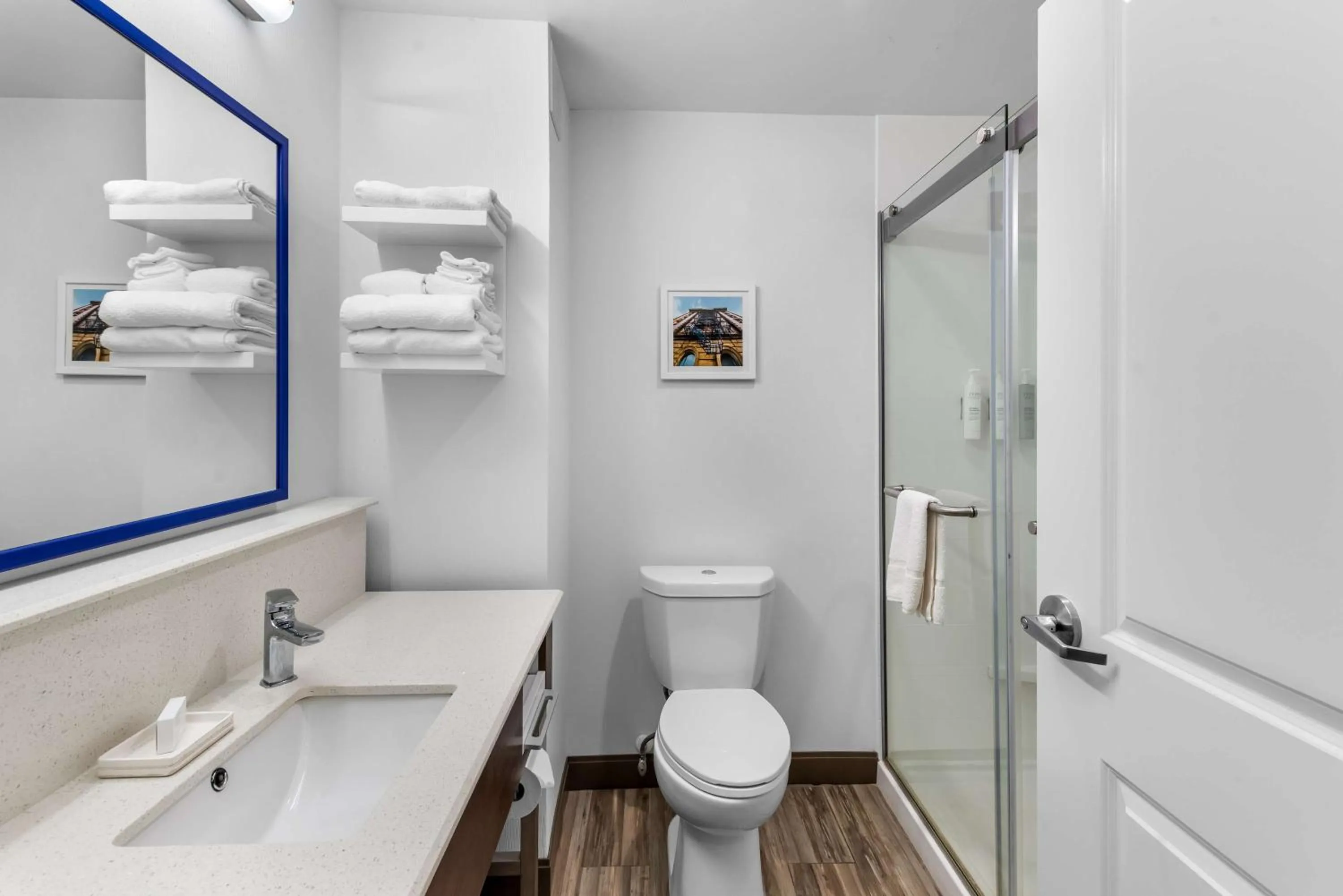 Bathroom in Hampton Inn Dayton/Huber Heights