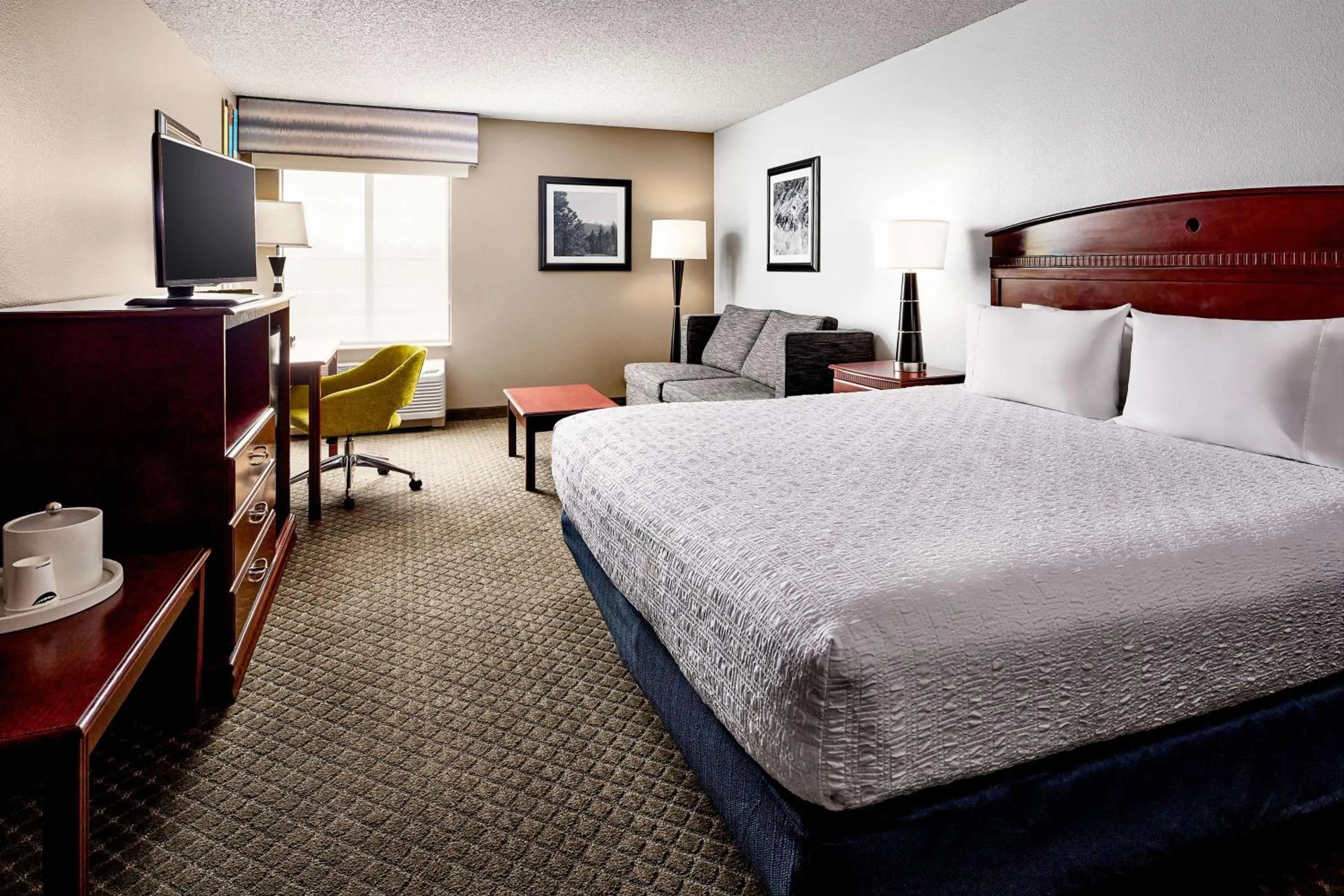 Living room, Bed in Hampton Inn Longmont