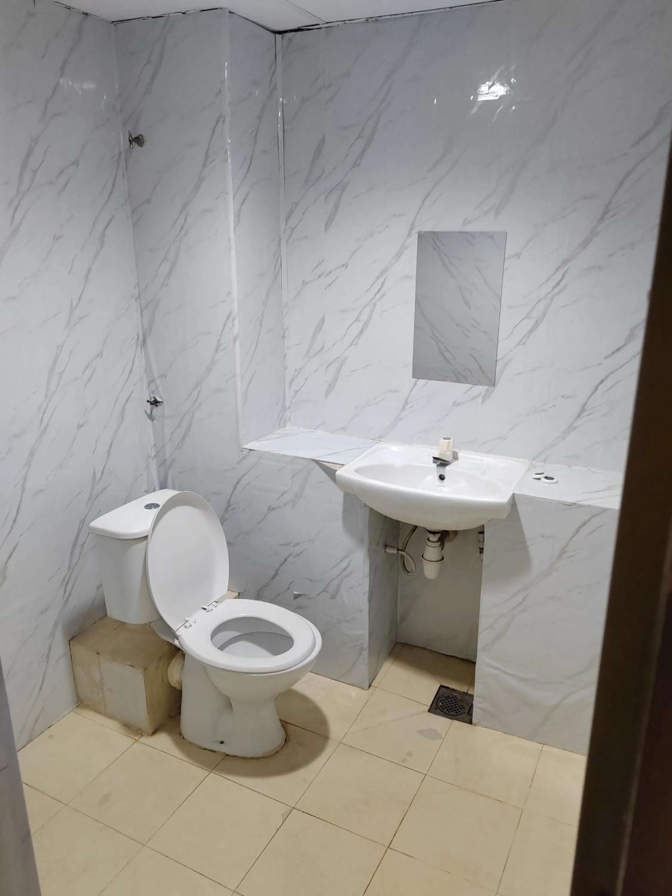 Toilet in Hotel Kenangan