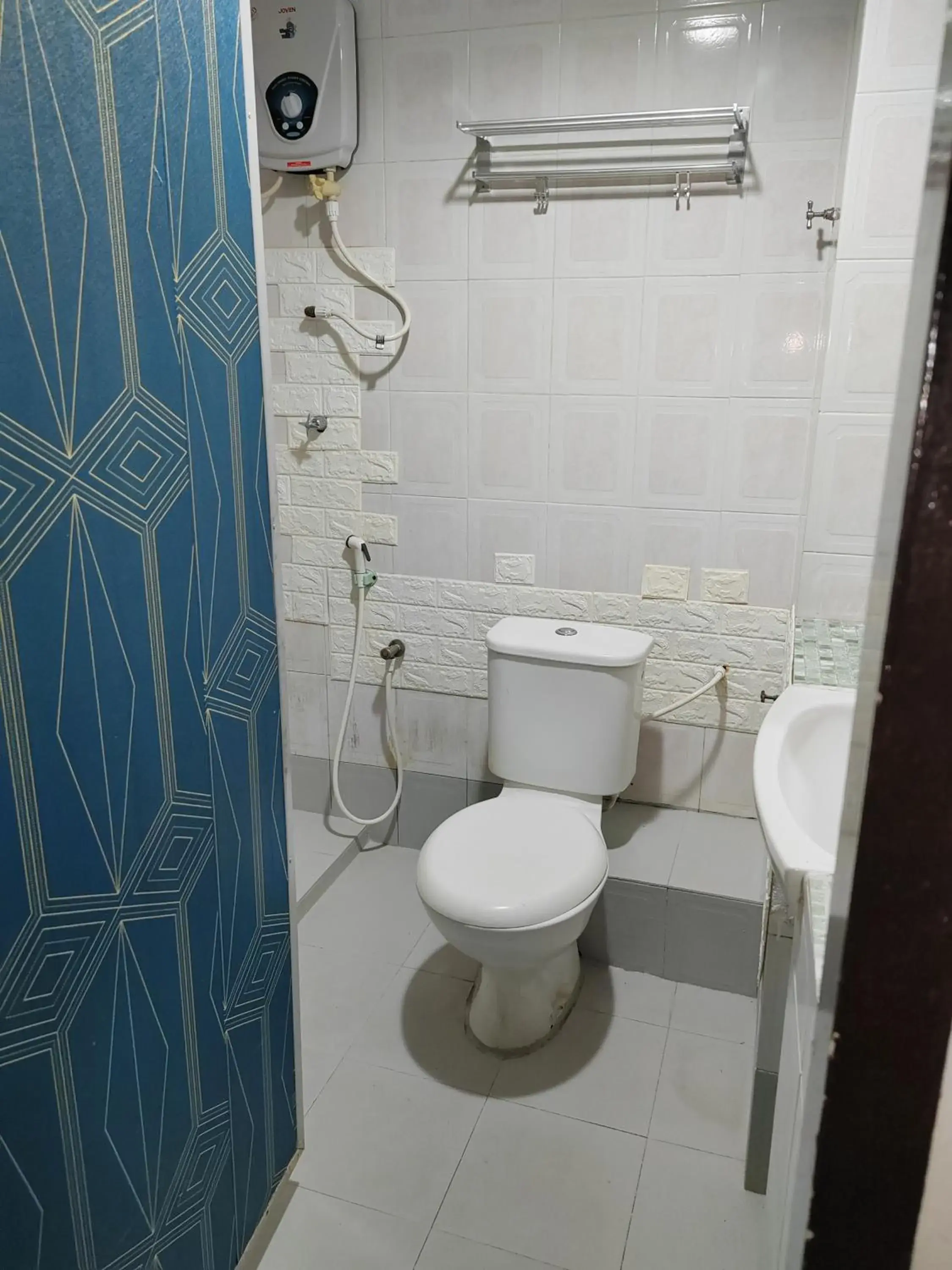 Shower in Hotel Kenangan Shower in Hotel Kenangan