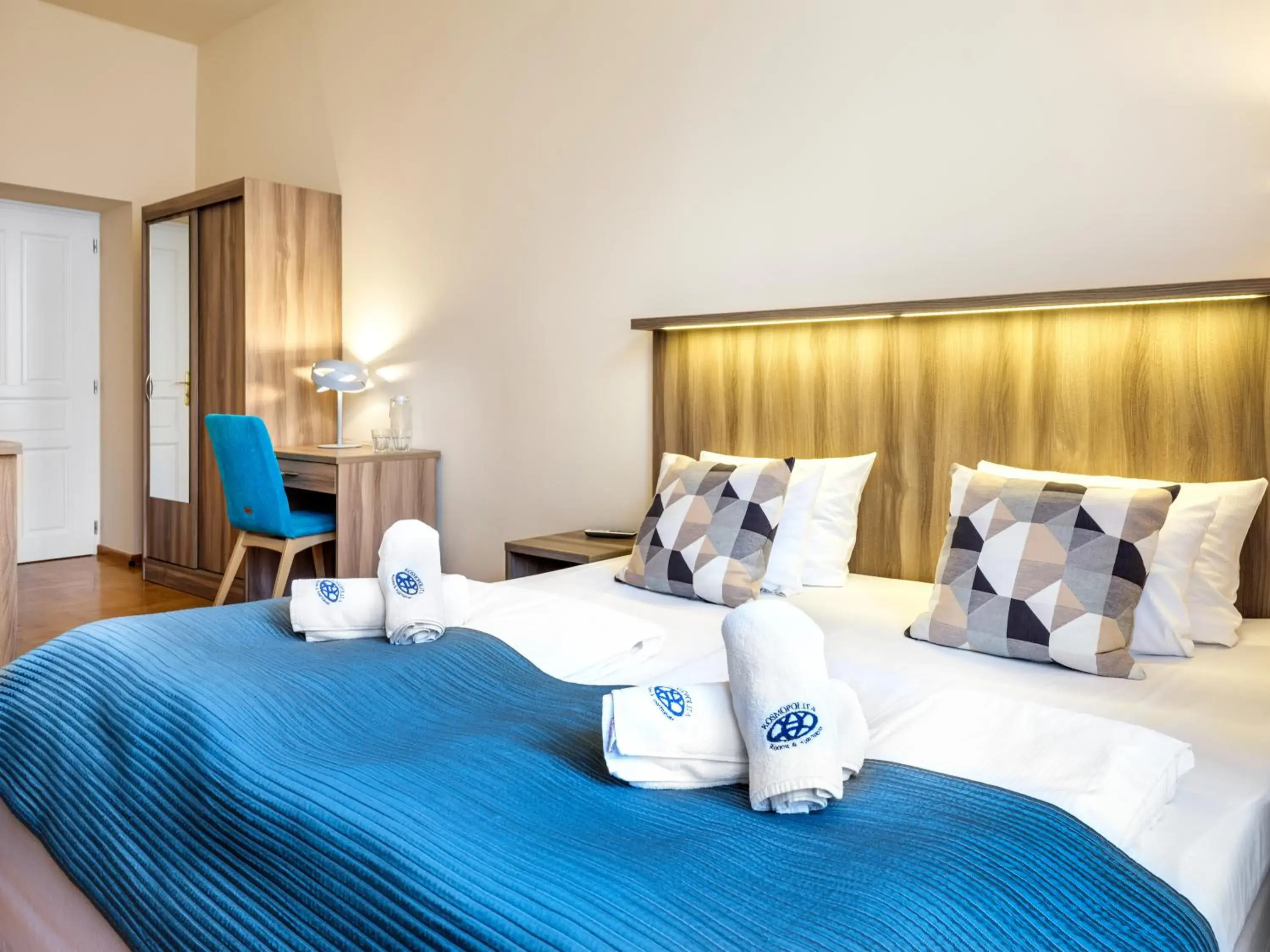 Photo of the whole room, Bed in Kosmopolita Apartments Photo of the whole room, Bed in Kosmopolita Apartments