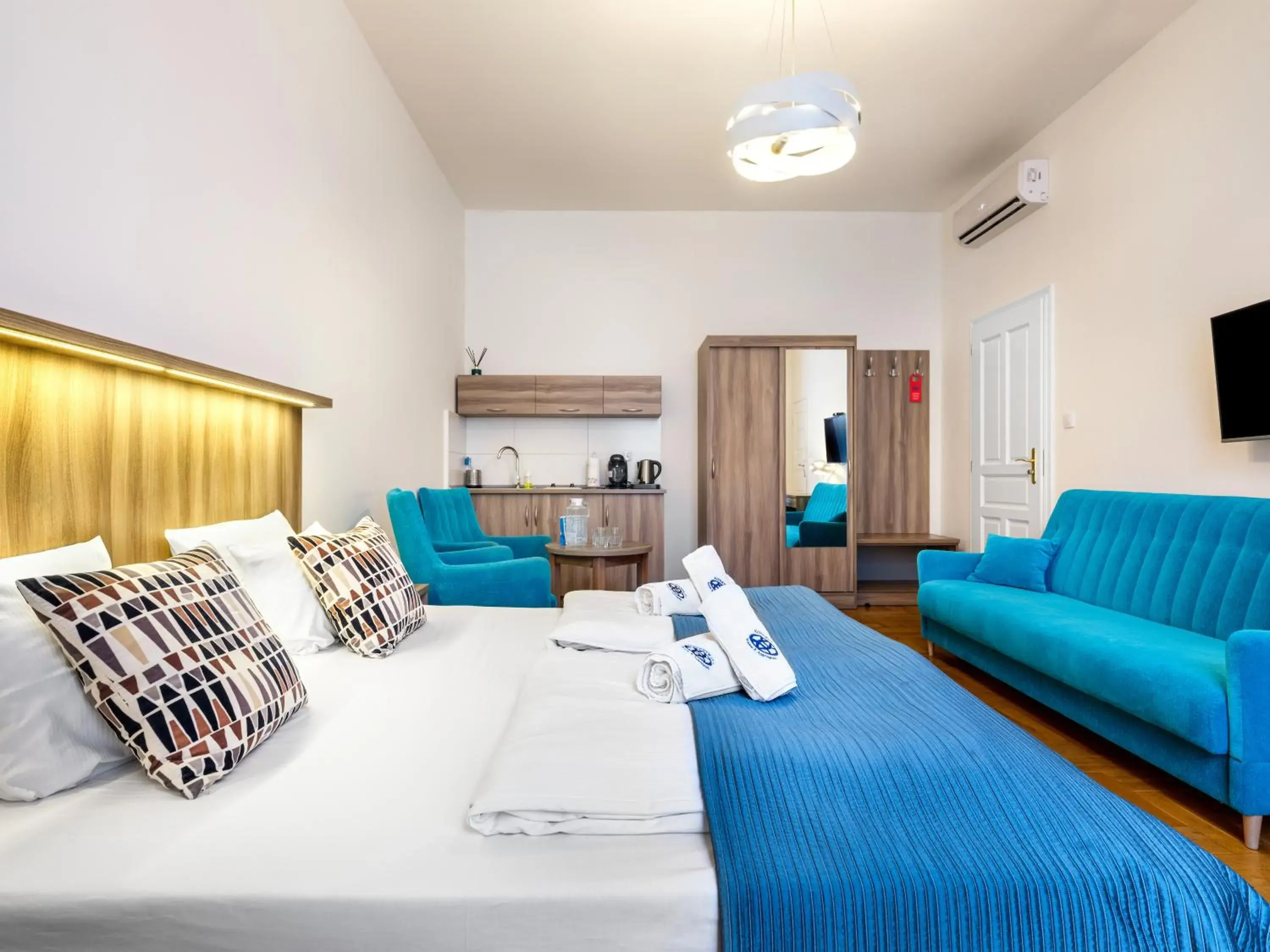 Photo of the whole room, Bed in Kosmopolita Apartments Photo of the whole room, Bed in Kosmopolita Apartments