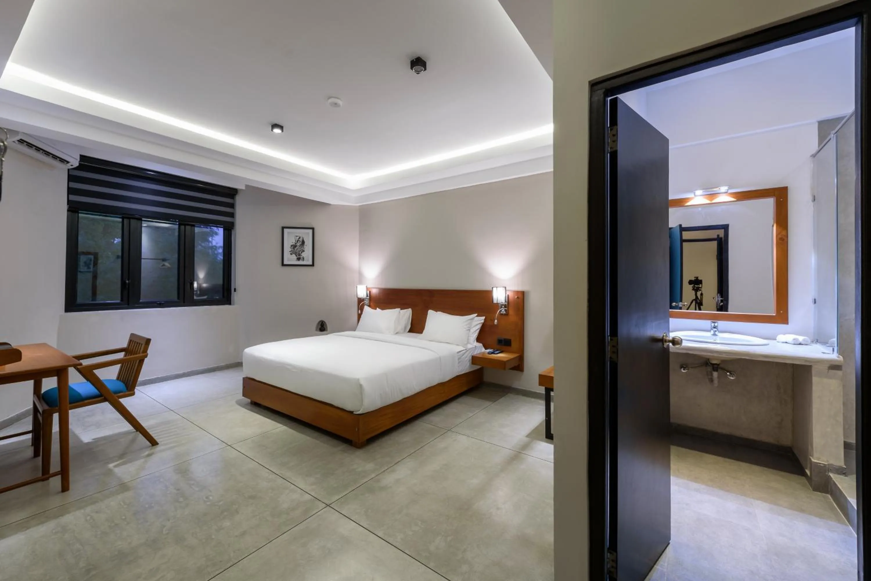 Photo of the whole room, Bed in Fern Colombo