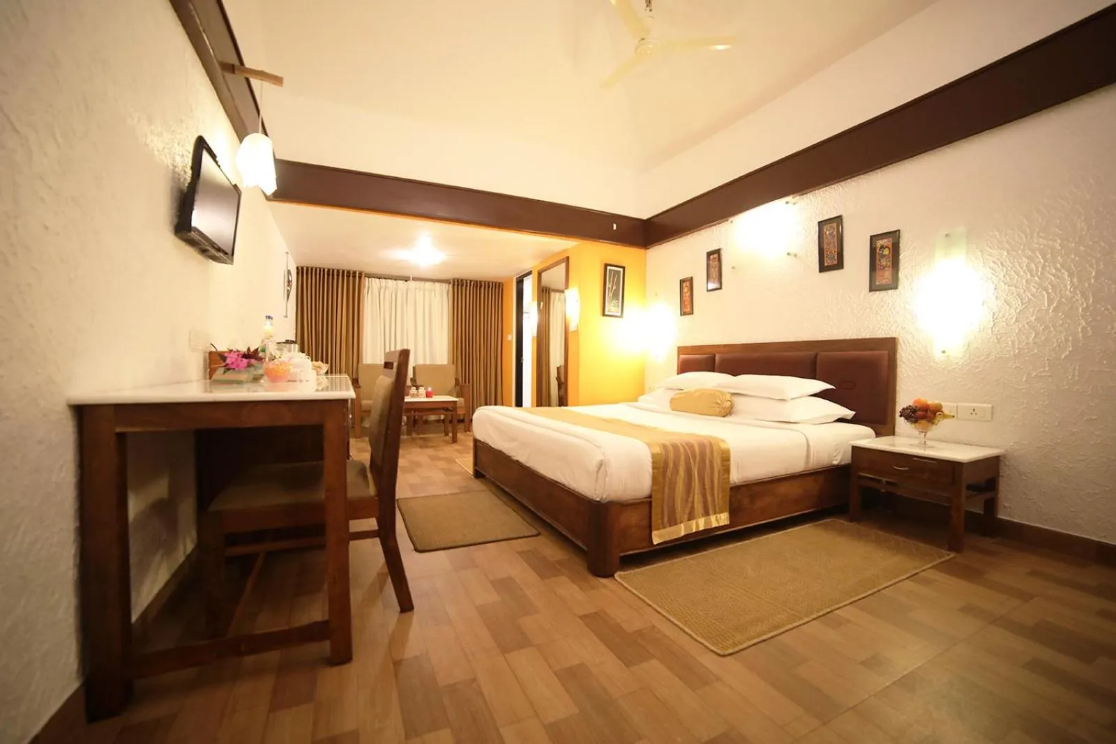 Photo of the whole room, Bed in The Tall Trees