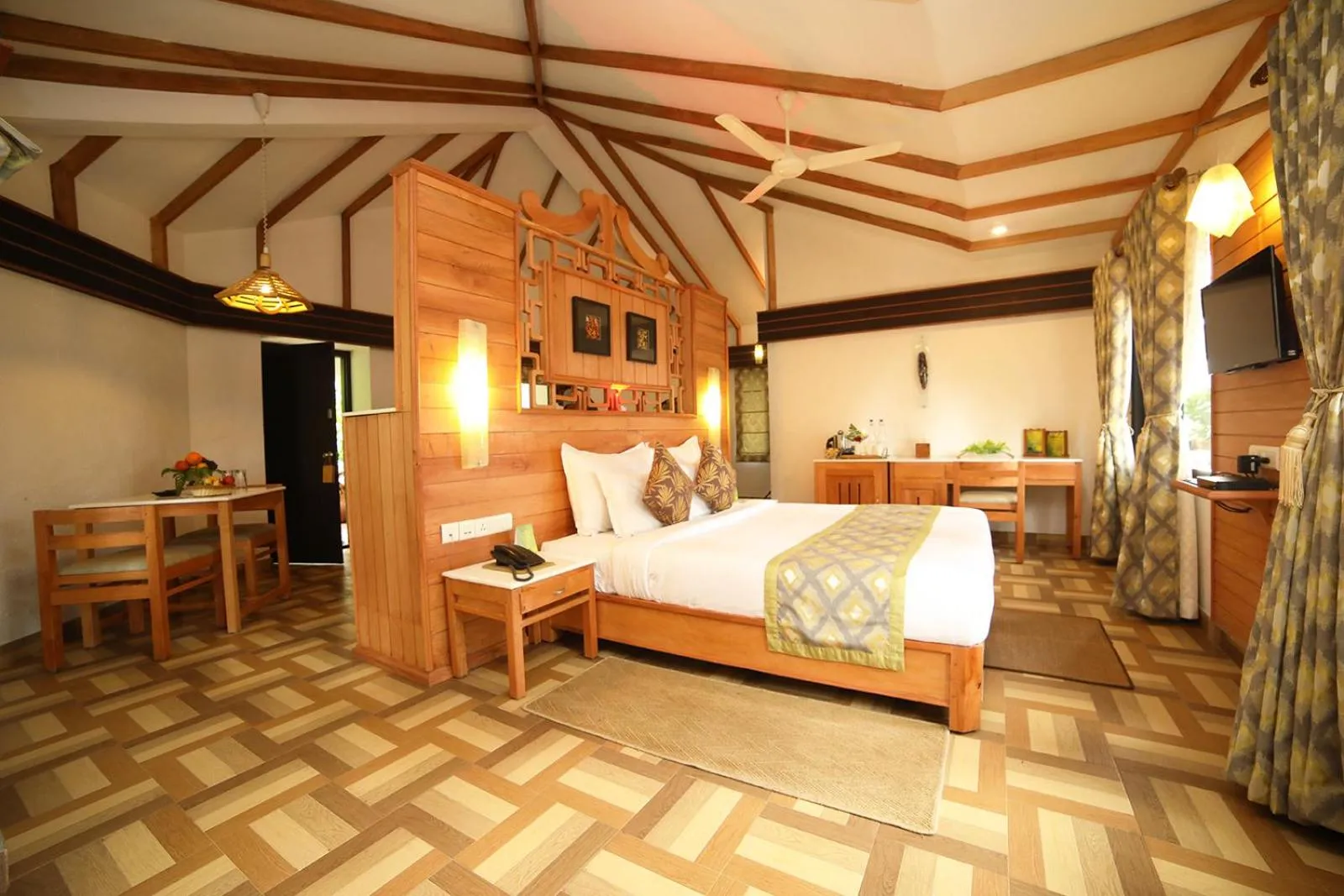 Photo of the whole room, Bed in The Tall Trees