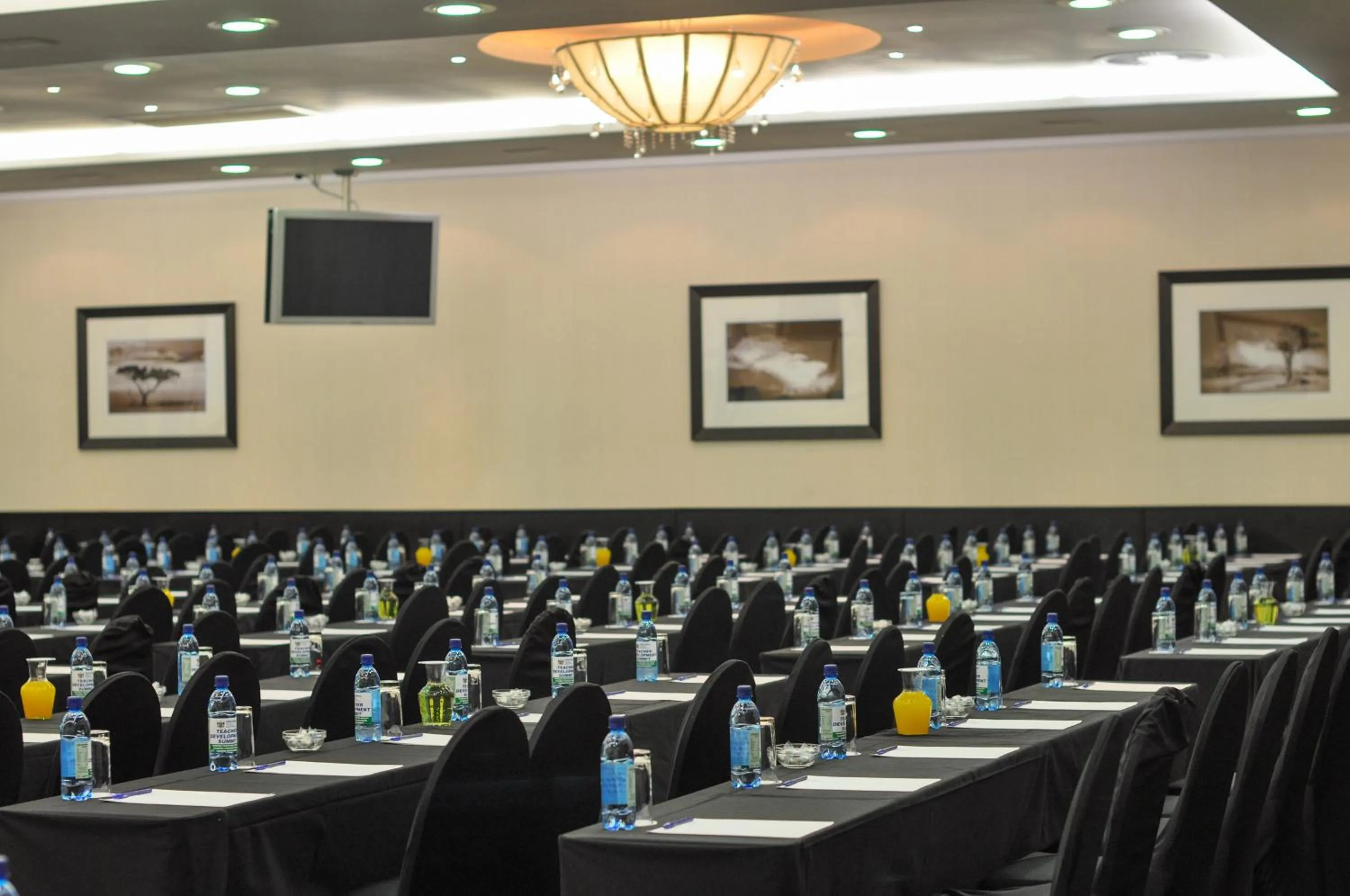 Safari Hotel & Convention Centre