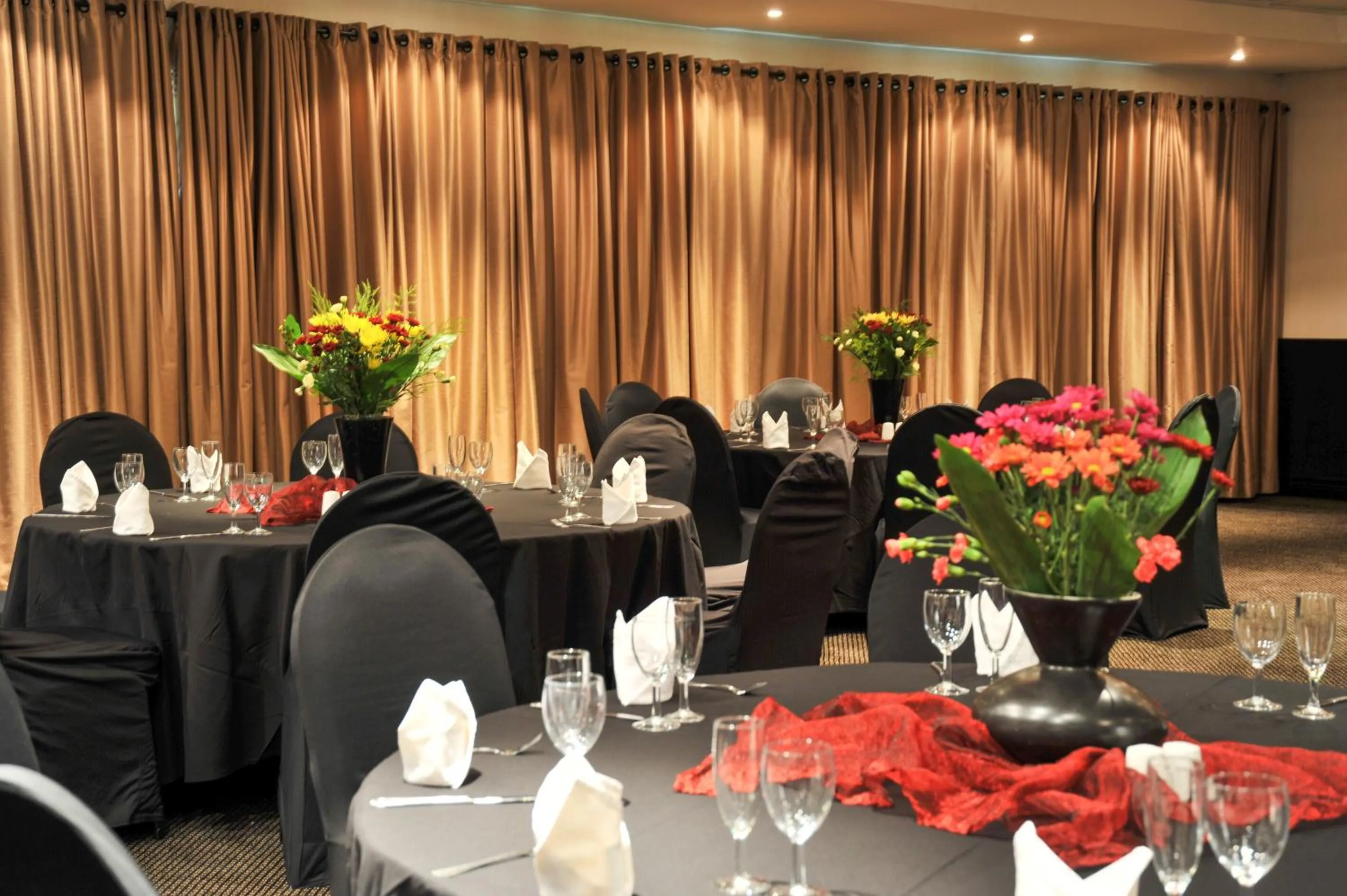 Safari Hotel & Convention Centre