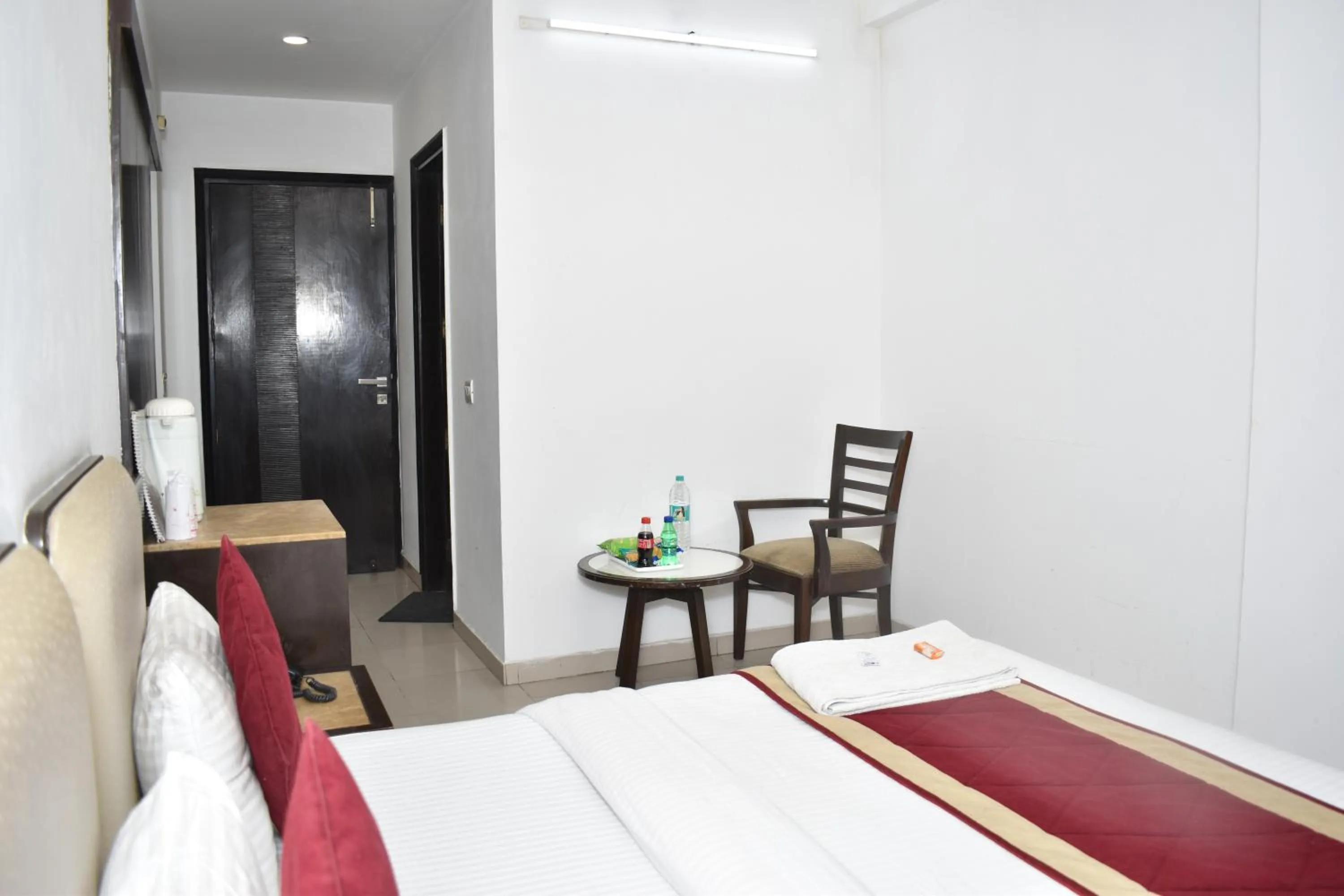 Bed in Hotel Chanchal Continental - 02 Mins from New Delhi Railway Station