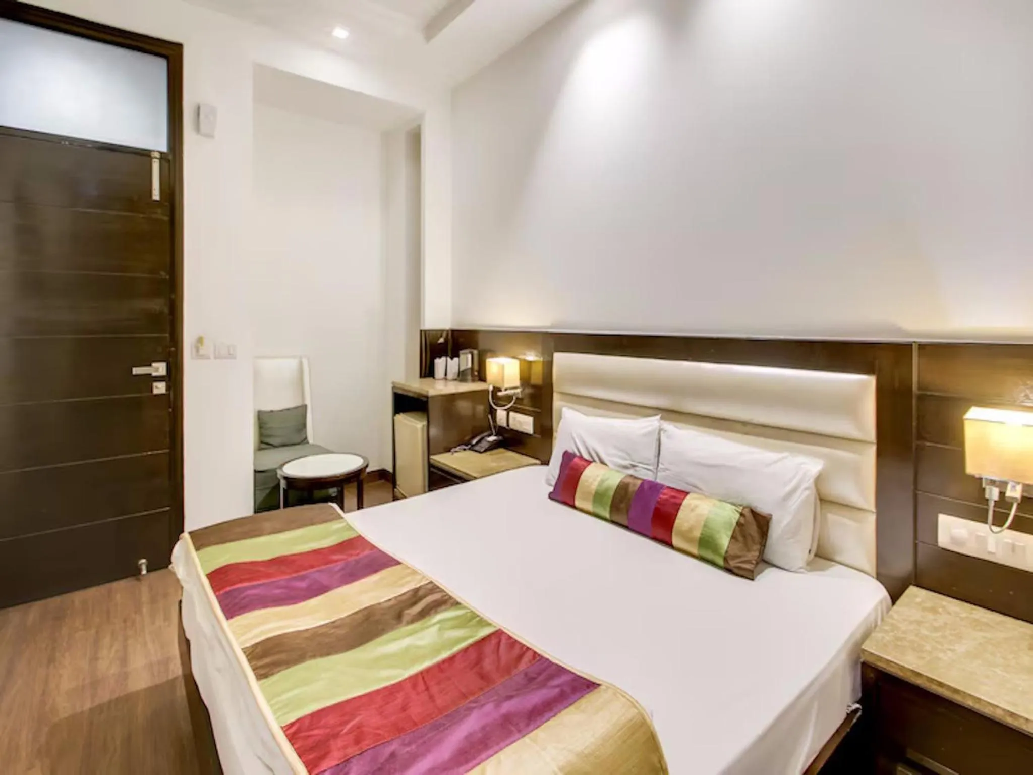 Bedroom, Bed in Hotel Chanchal Continental - 02 Mins from New Delhi Railway Station