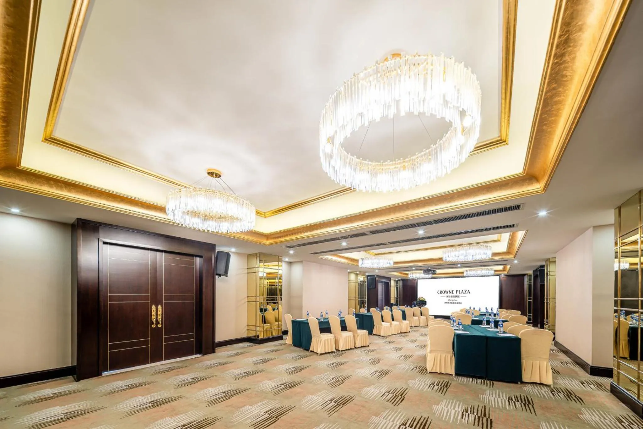 Meeting/conference room in Crowne Plaza Zhengzhou by IHG