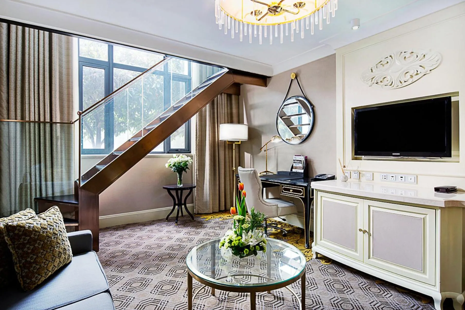 Bedroom in Crowne Plaza Zhengzhou by IHG