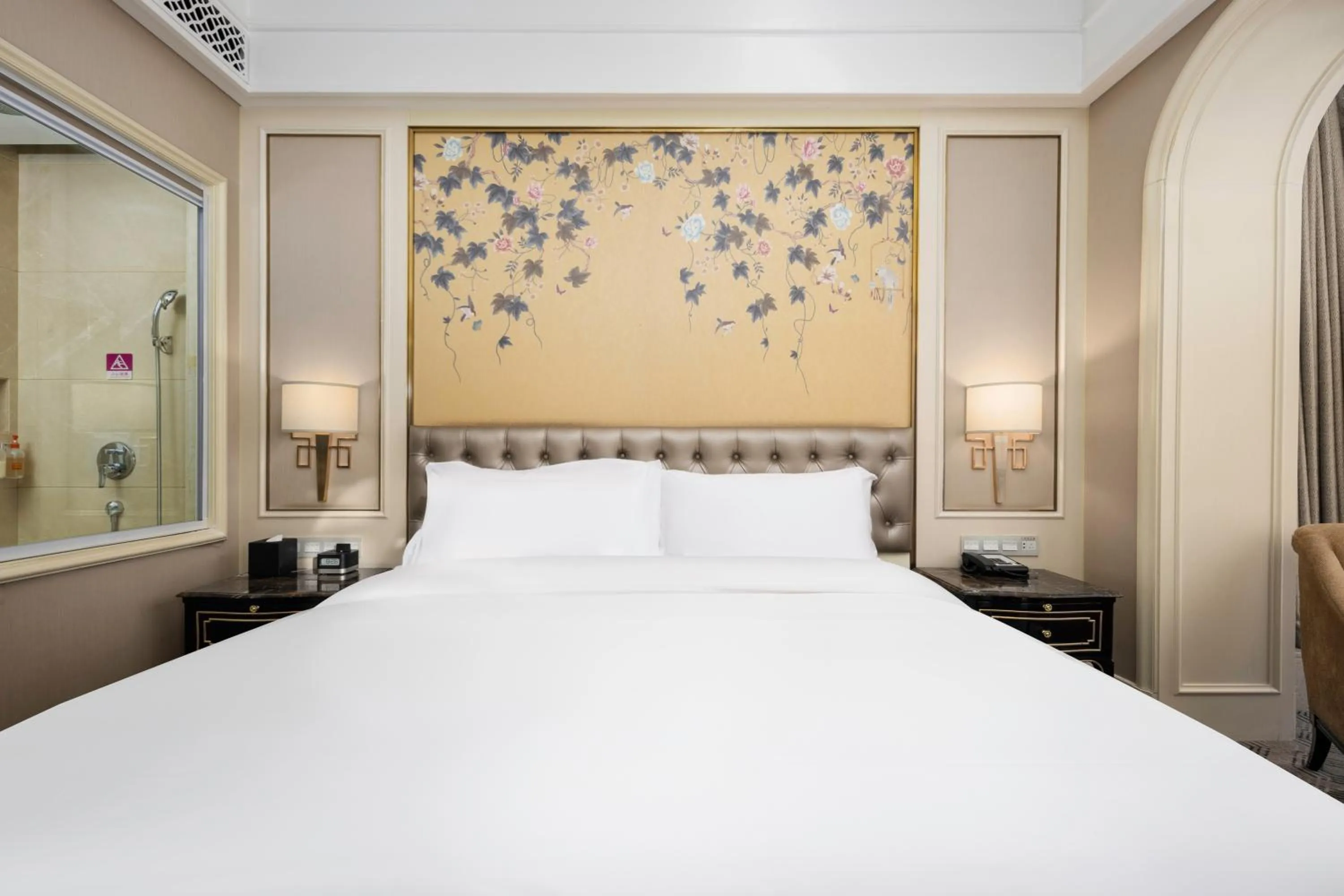 Bed in Crowne Plaza Zhengzhou by IHG