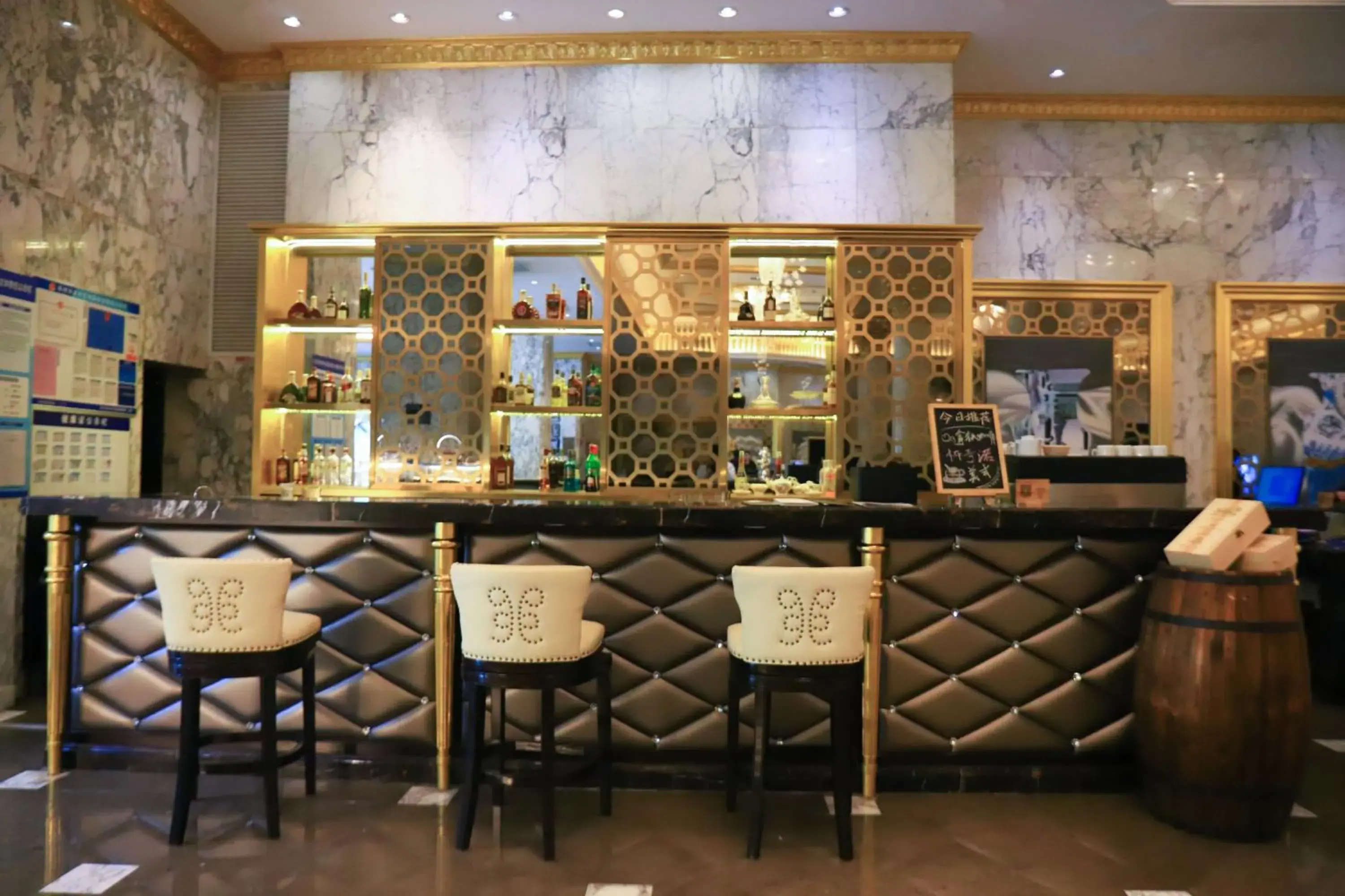 Restaurant/places to eat in Crowne Plaza Zhengzhou by IHG Restaurant/places to eat in Crowne Plaza Zhengzhou by IHG