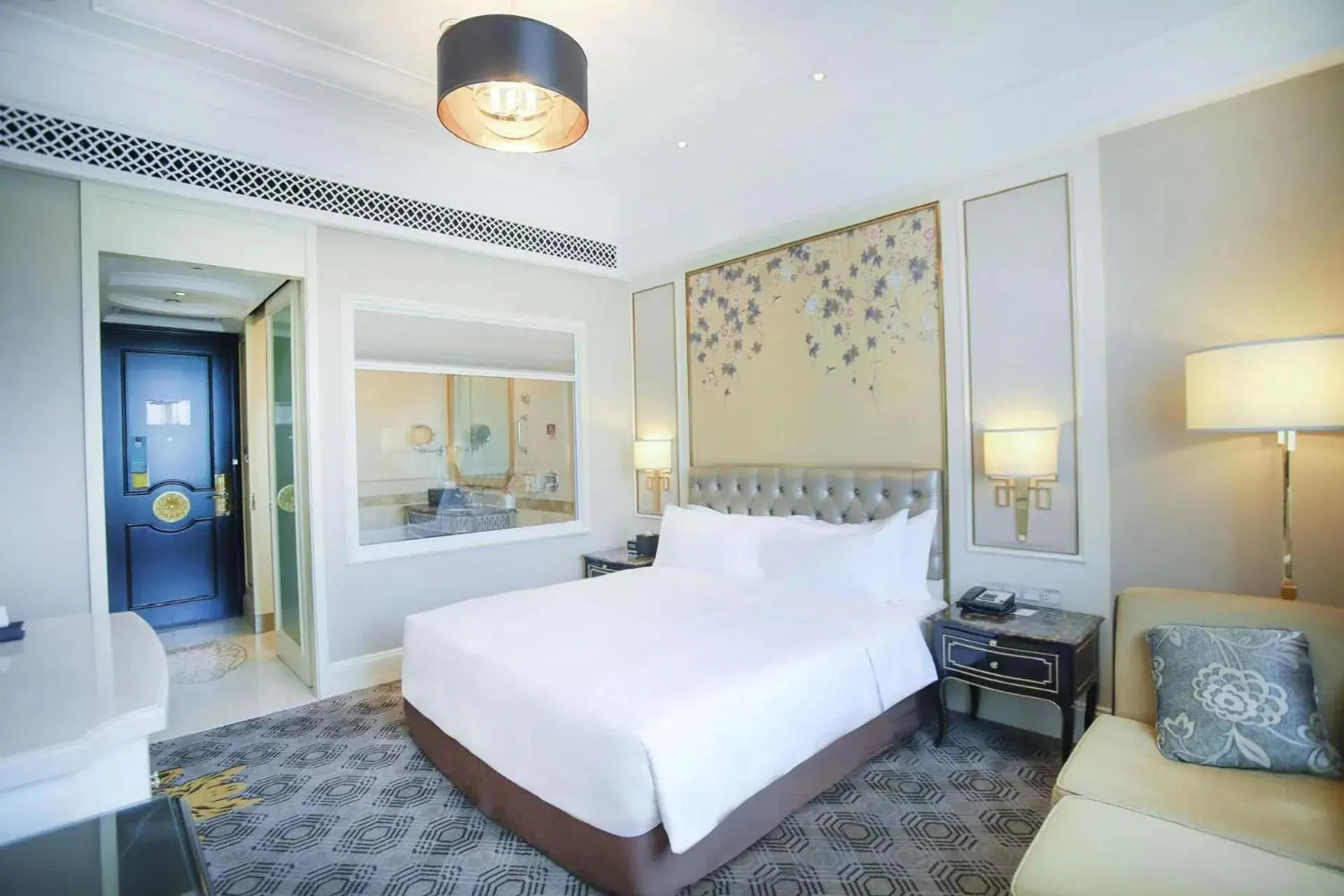 Bedroom, Bed in Crowne Plaza Zhengzhou by IHG Bedroom, Bed in Crowne Plaza Zhengzhou by IHG