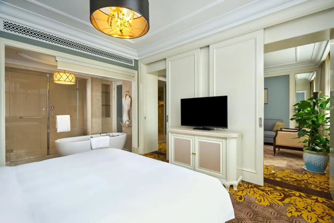 Bed in Crowne Plaza Zhengzhou by IHG