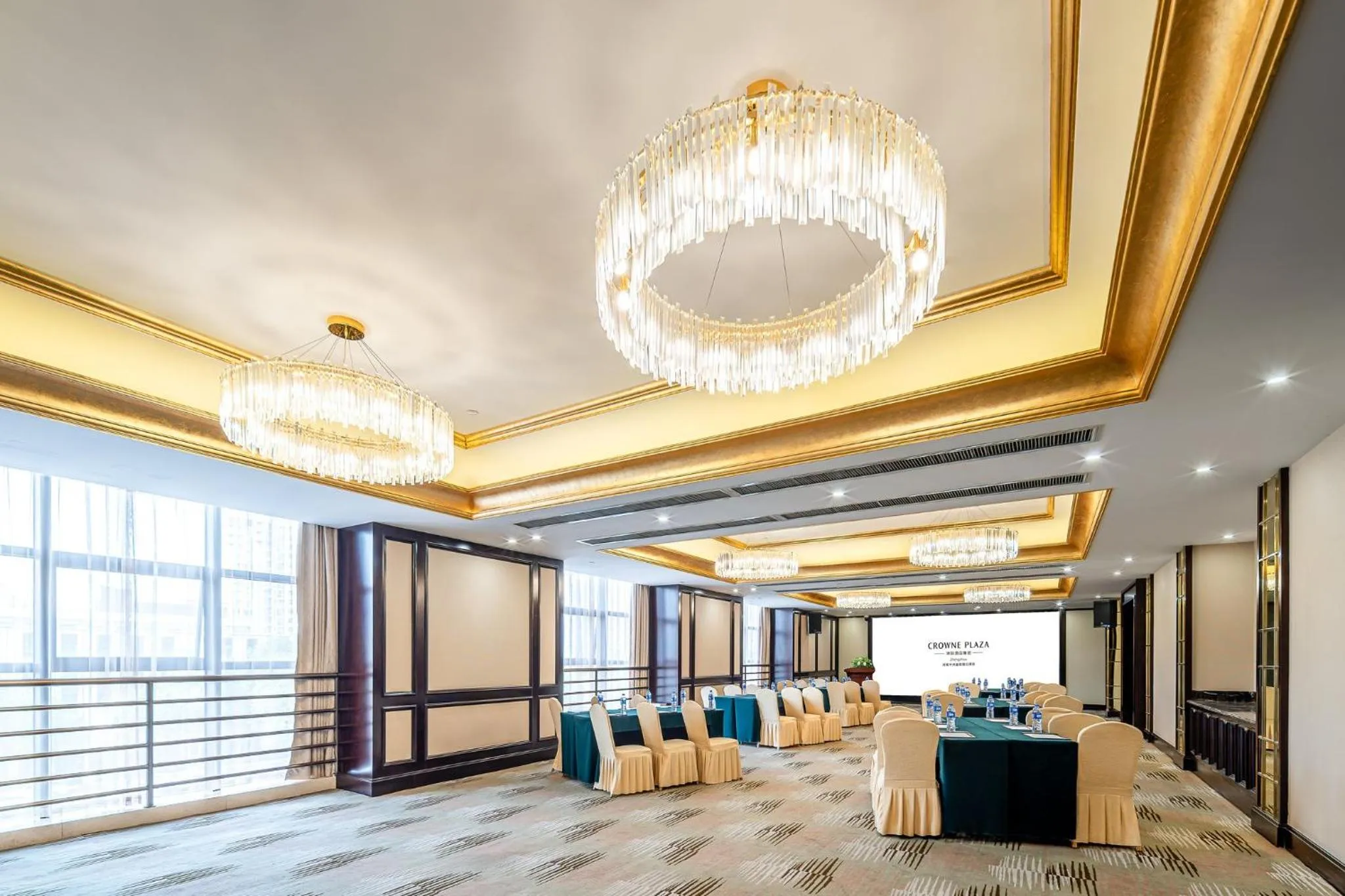 Meeting/conference room in Crowne Plaza Zhengzhou by IHG