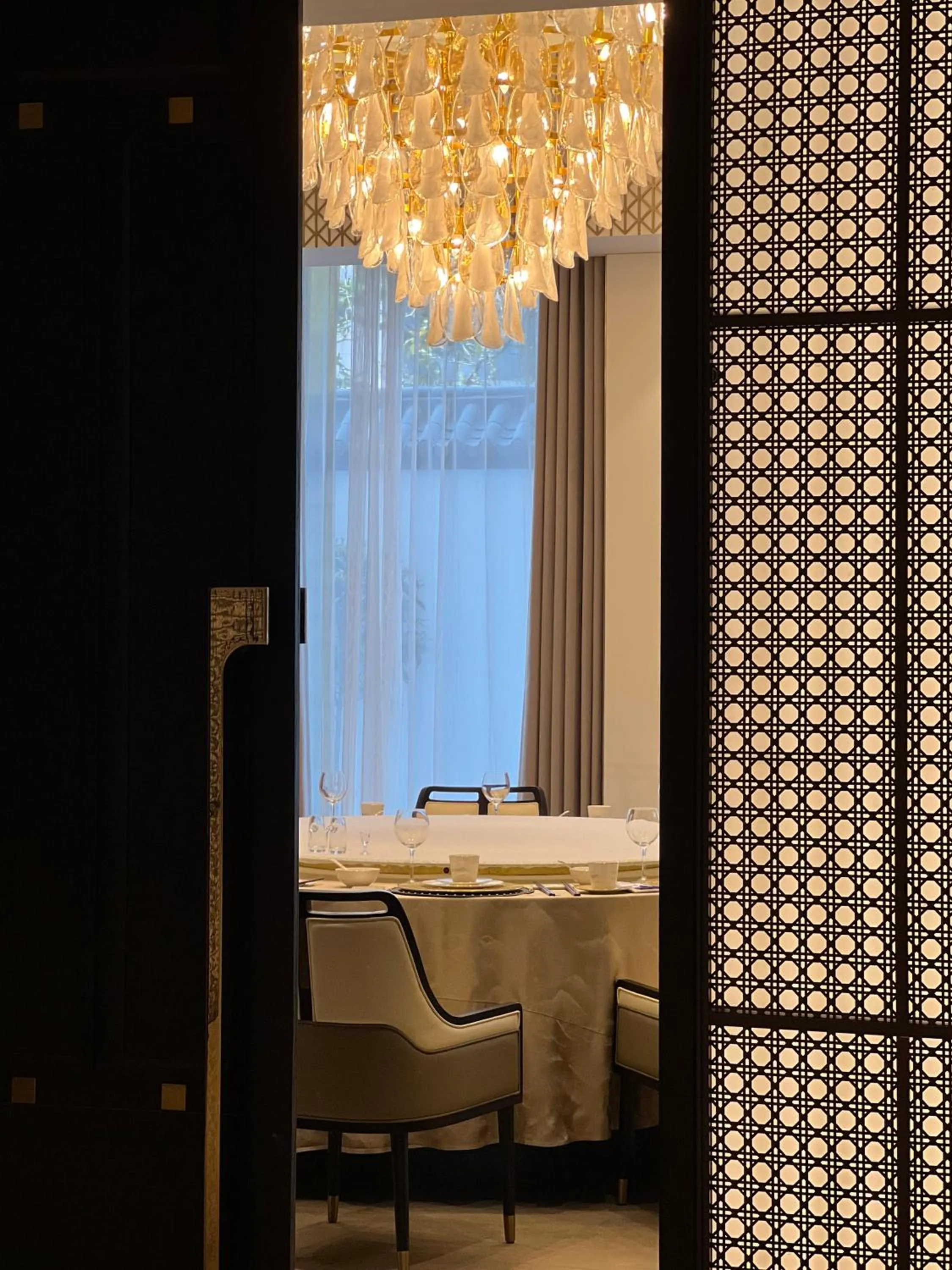 Restaurant/places to eat in Crowne Plaza Zhengzhou by IHG