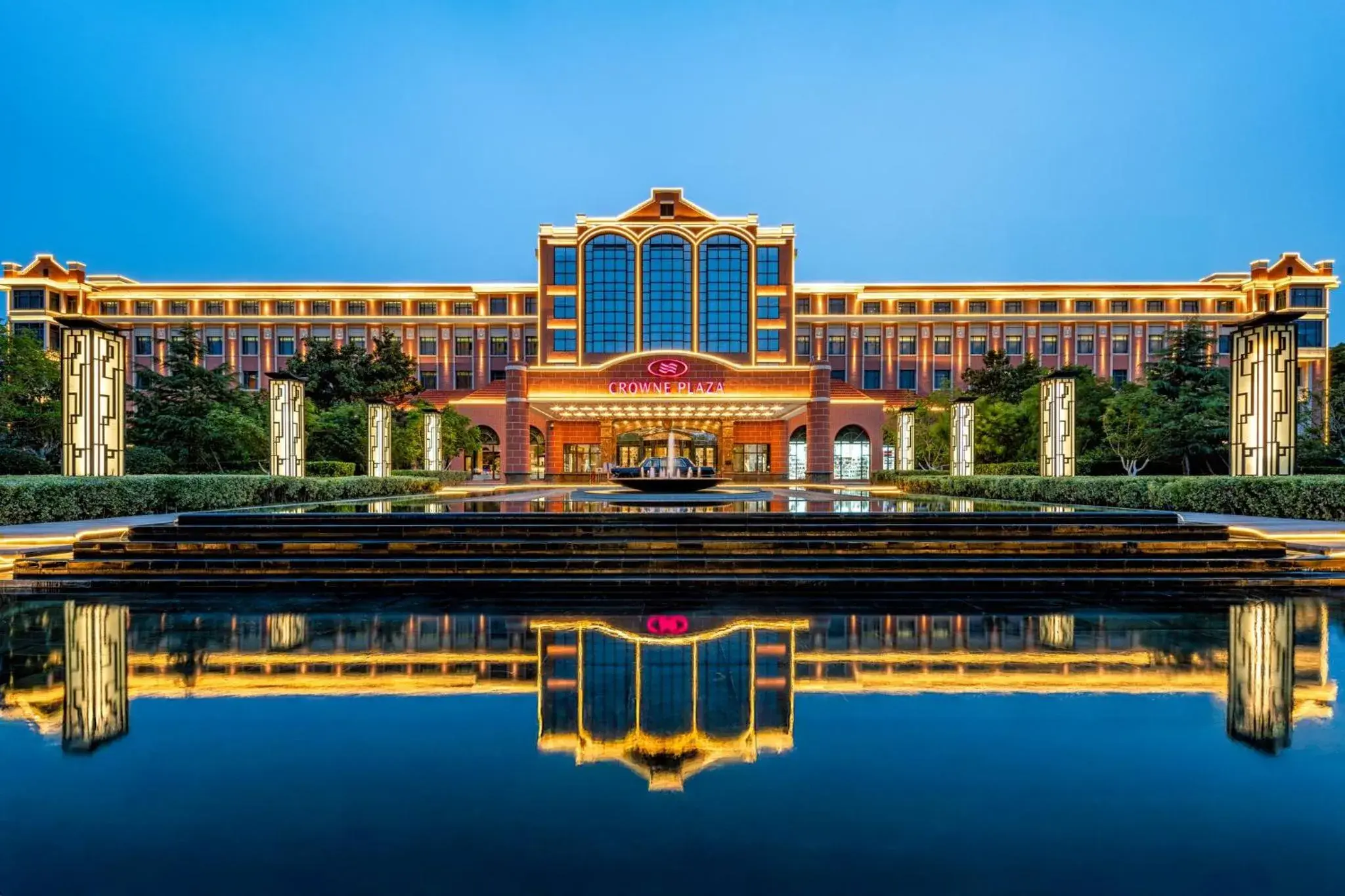 Property building in Crowne Plaza Zhengzhou by IHG Property building in Crowne Plaza Zhengzhou by IHG