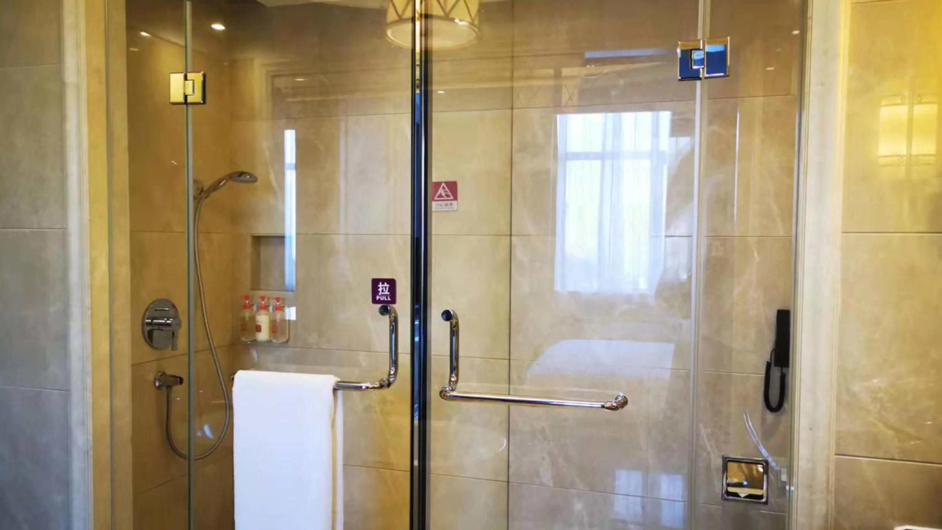 Photo of the whole room in Crowne Plaza Zhengzhou by IHG