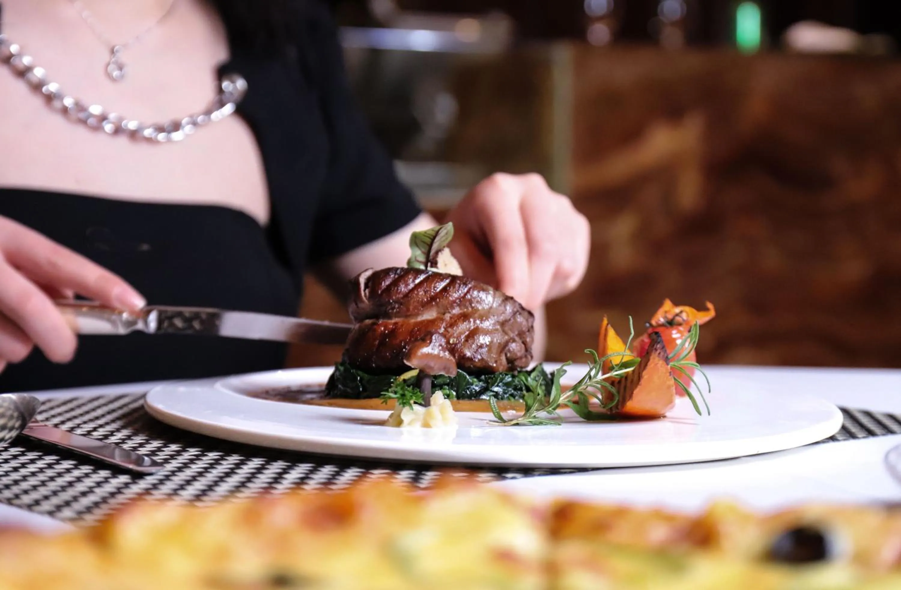 Restaurant/places to eat in Crowne Plaza Zhengzhou by IHG