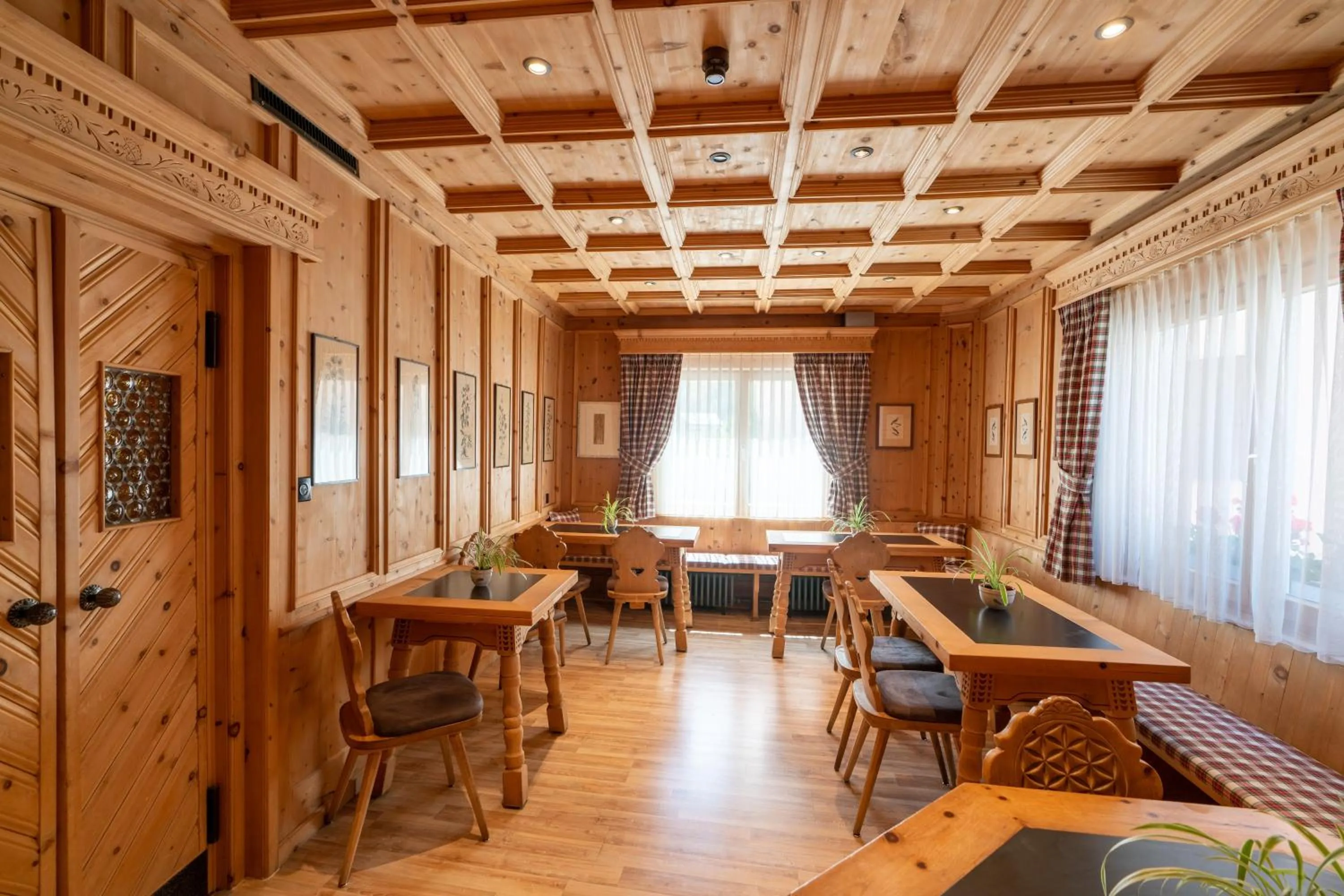Dining area in Hotel Alpina