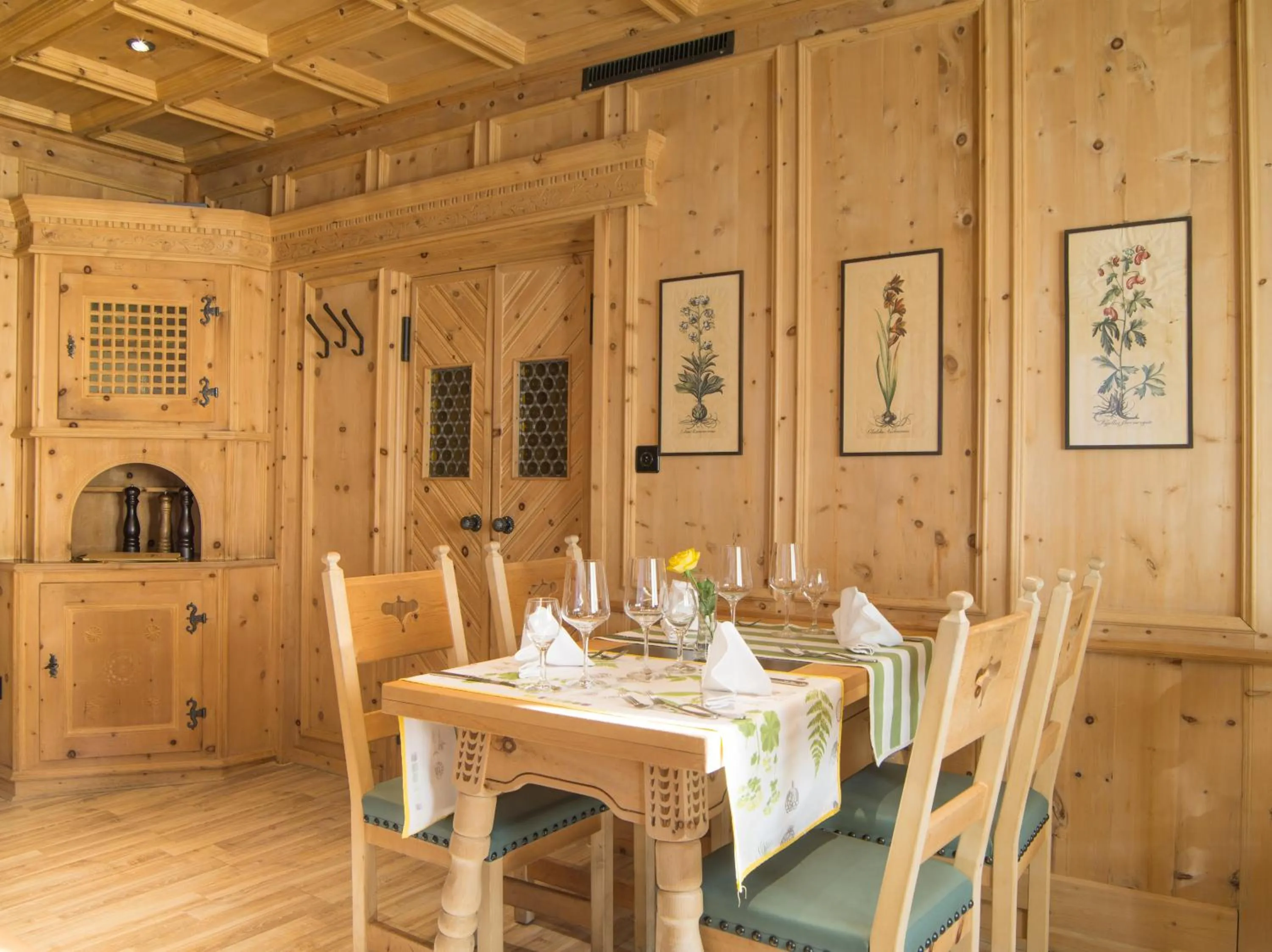 Dining area in Hotel Alpina