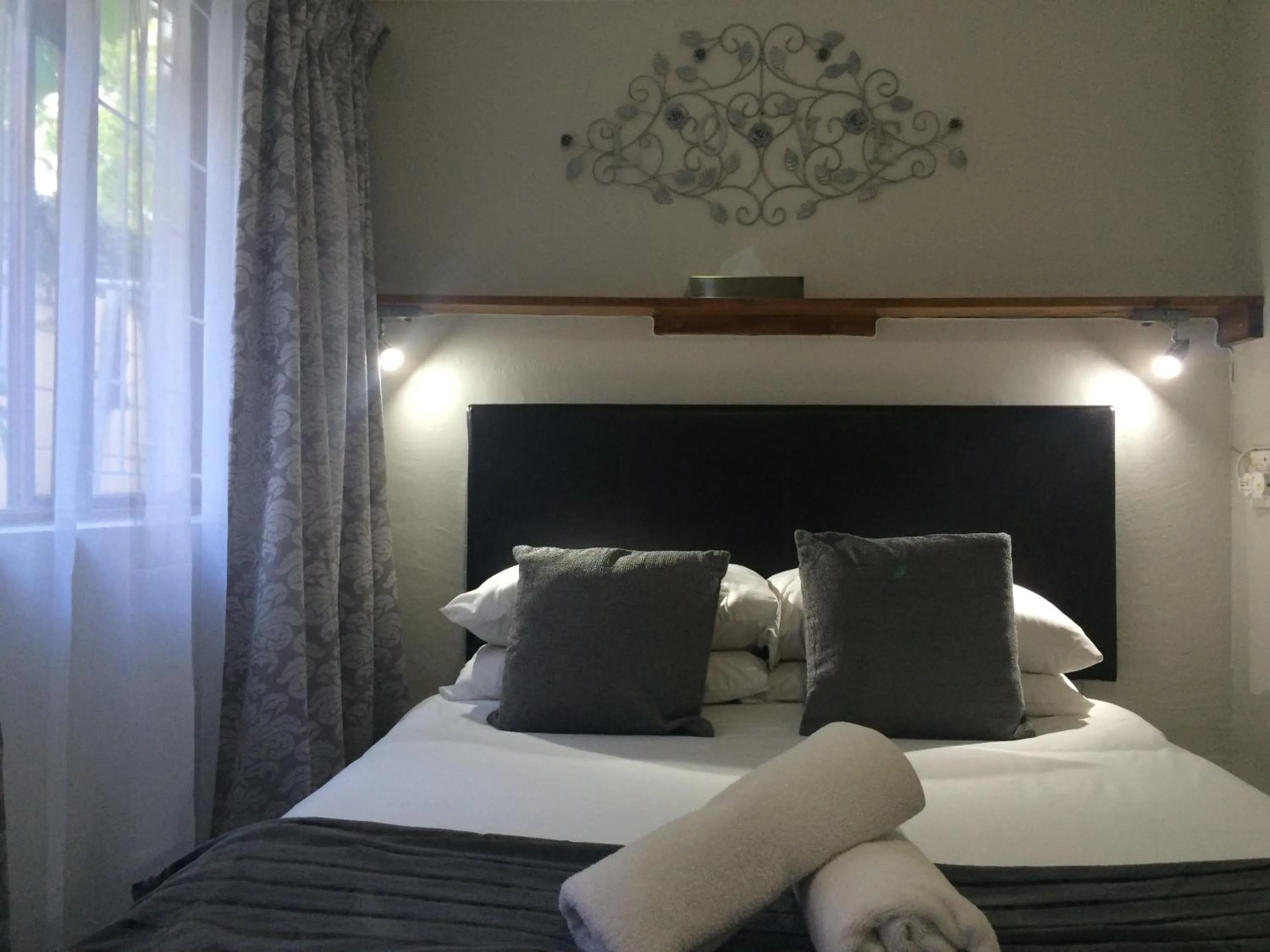 Photo of the whole room, Bed in A Sunflower Stop Backpackers