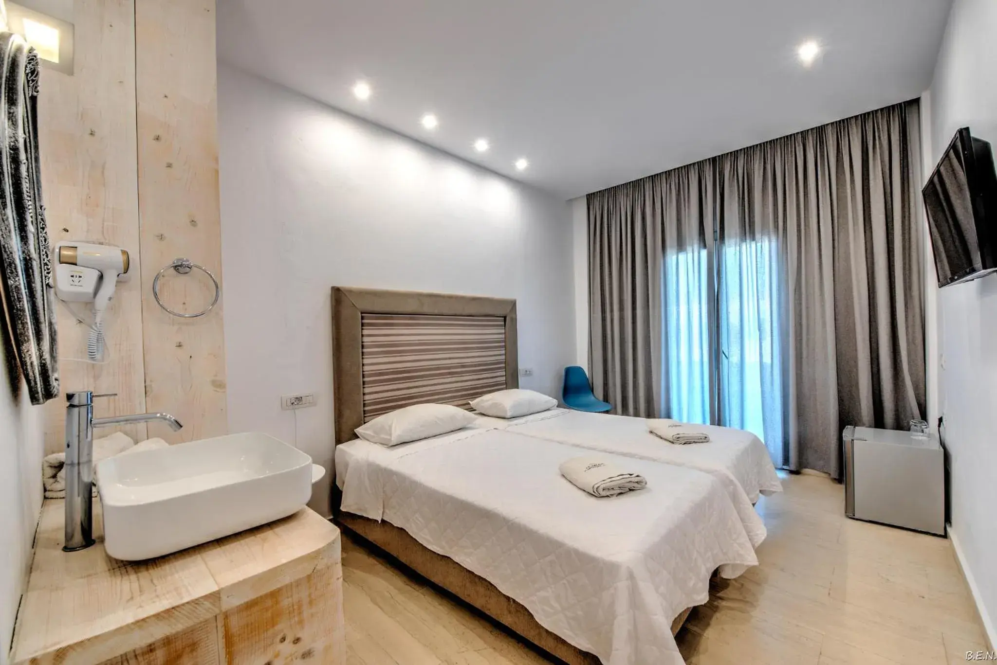 Photo of the whole room, Bed in Anamar Santorini Photo of the whole room, Bed in Anamar Santorini