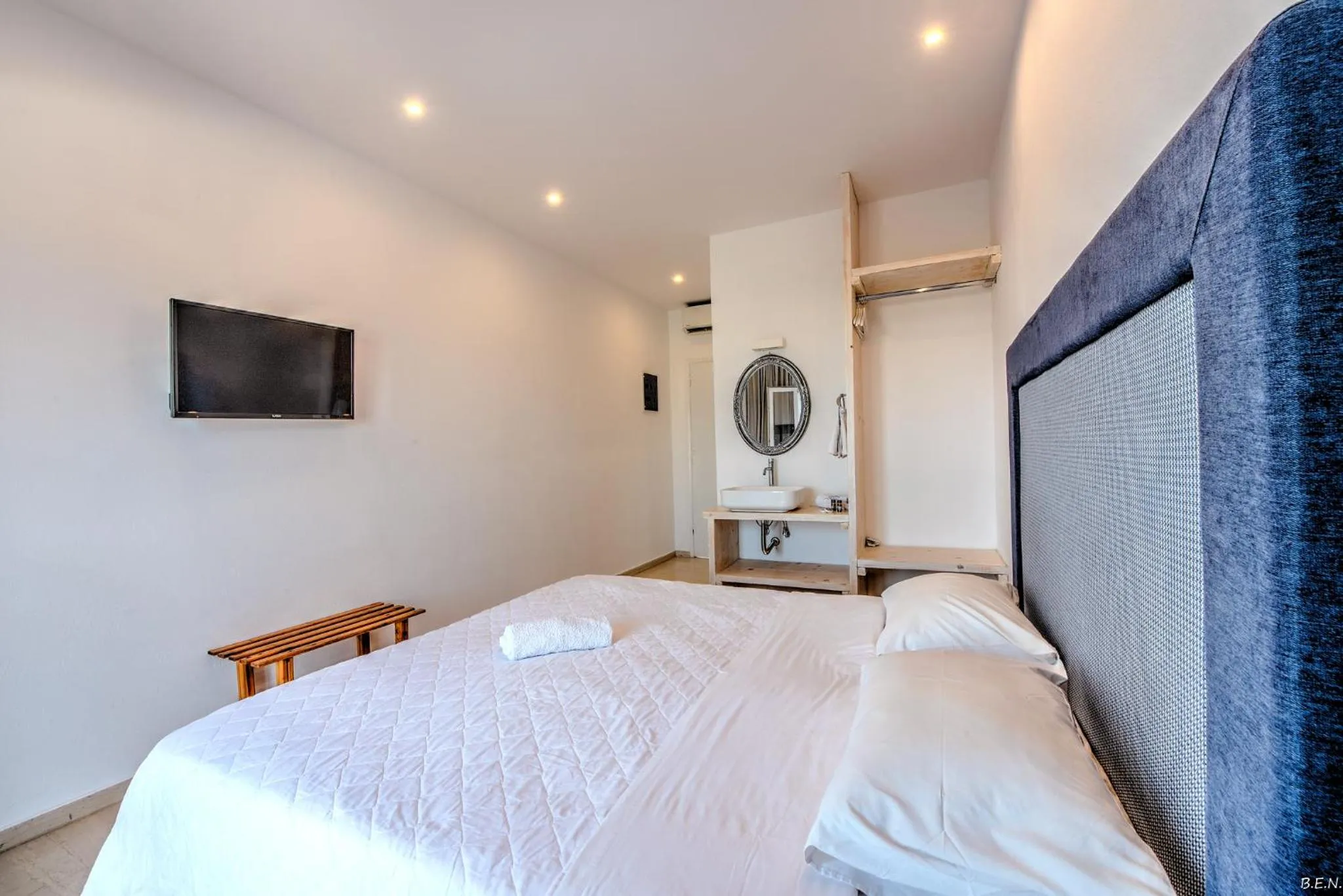 Photo of the whole room in Anamar Santorini